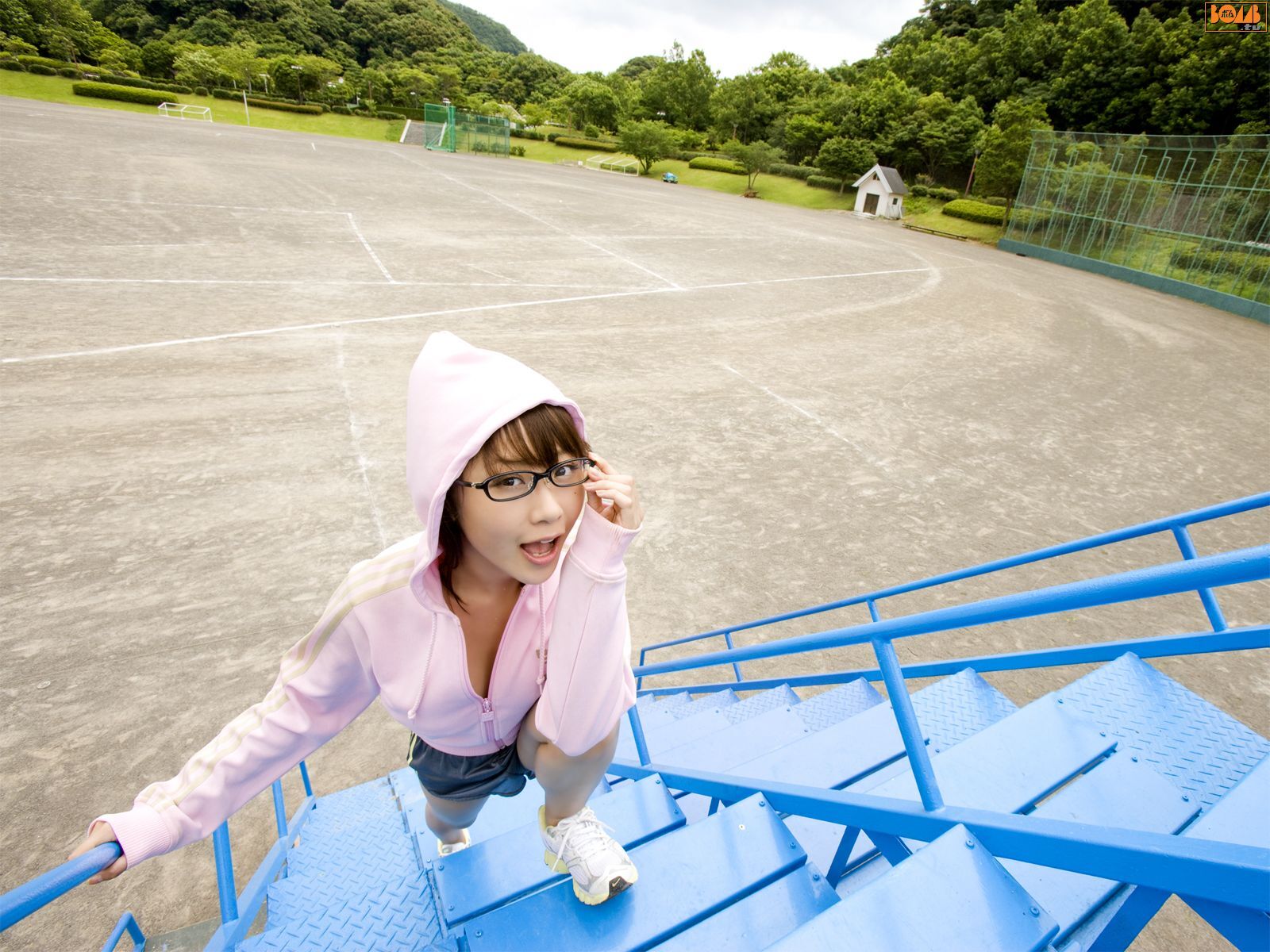 発売記念! 西田麻衣 特設ページを期間限定公開 (1) [Bomb.tv]