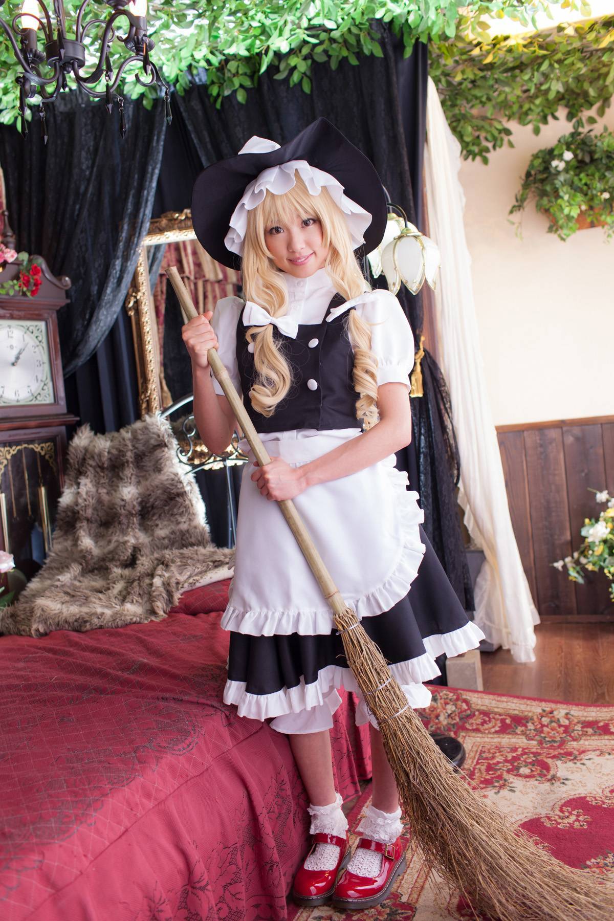 [Cosplay]  Beautiful Marisa Kirisame from Touhou Project