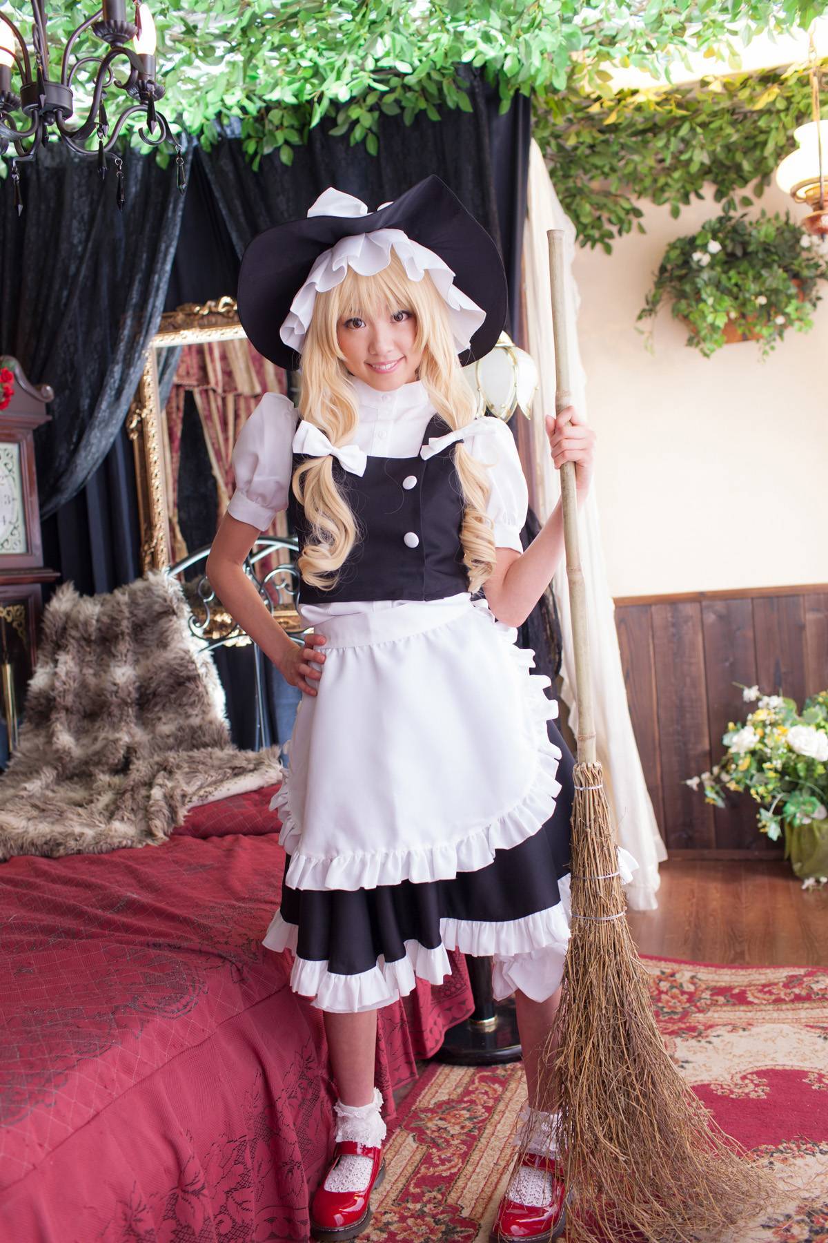 [Cosplay]  Beautiful Marisa Kirisame from Touhou Project