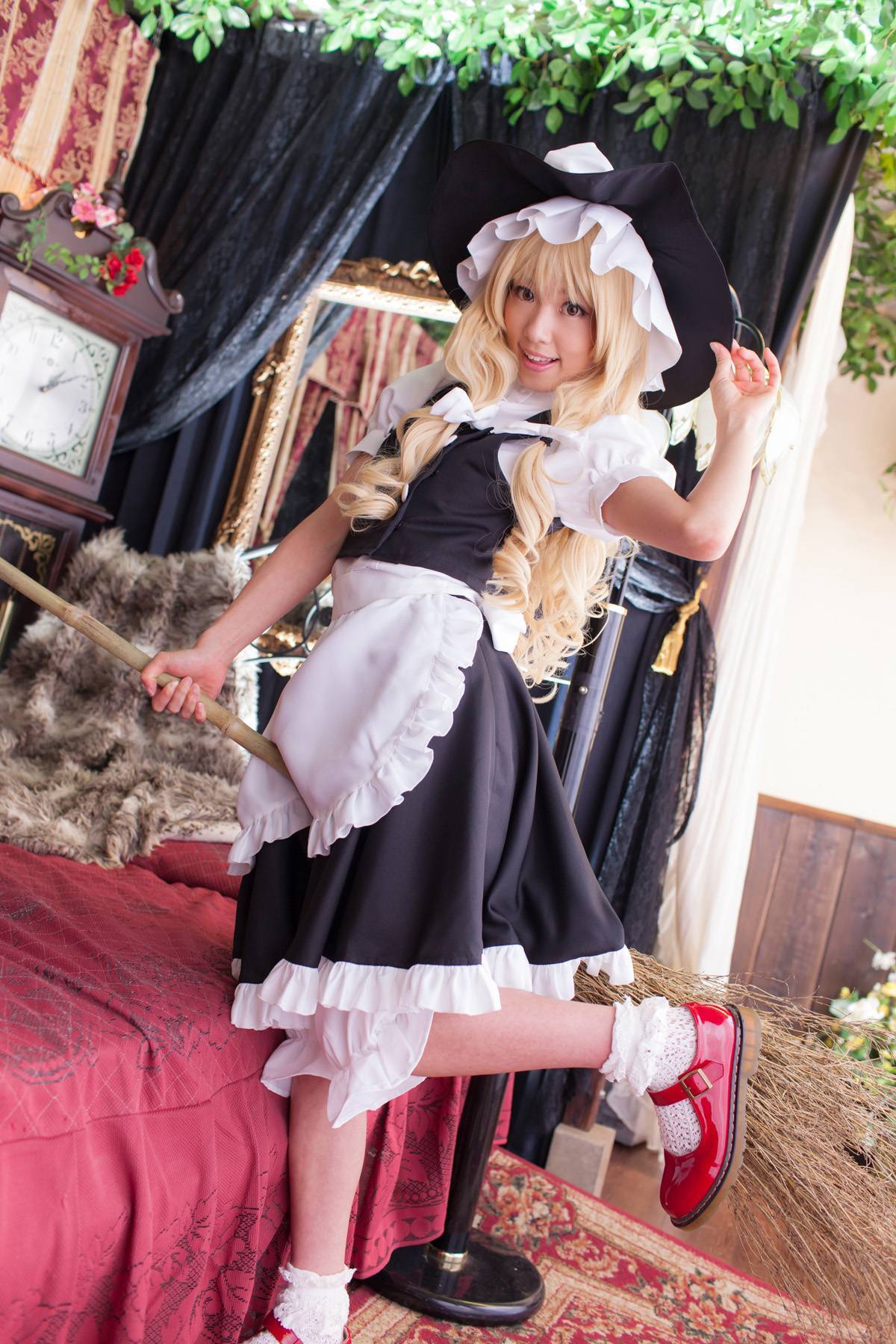 [Cosplay]  Beautiful Marisa Kirisame from Touhou Project