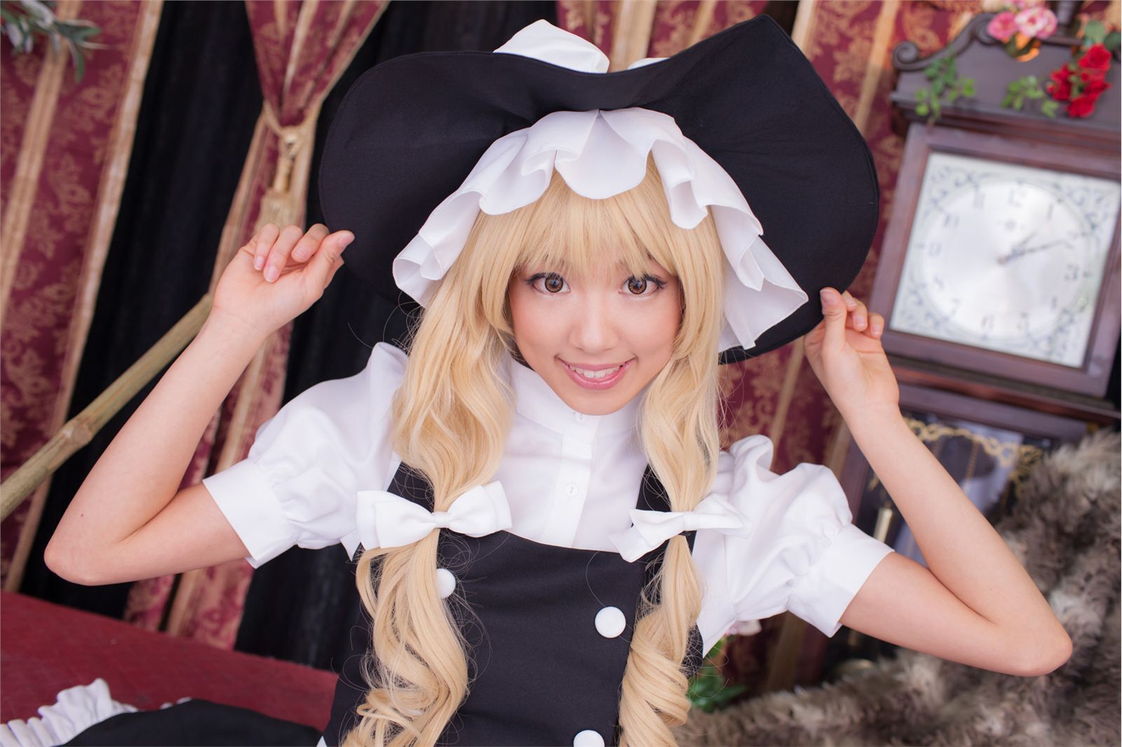 [Cosplay]  Beautiful Marisa Kirisame from Touhou Project