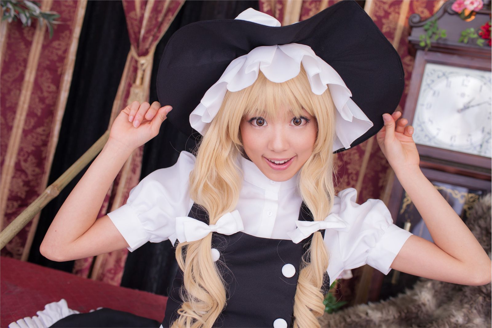 [Cosplay]  Beautiful Marisa Kirisame from Touhou Project