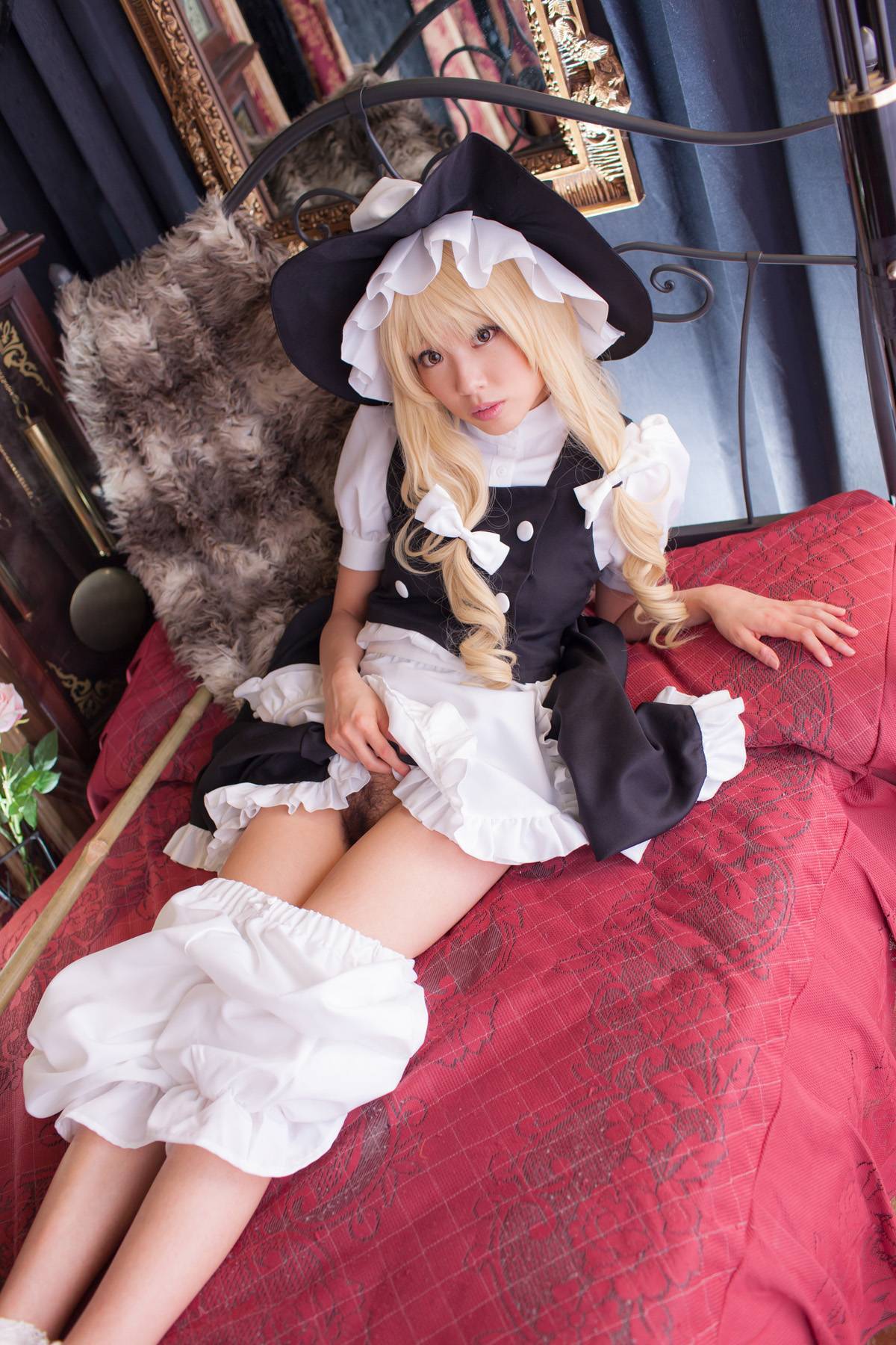 [Cosplay]  Beautiful Marisa Kirisame from Touhou Project