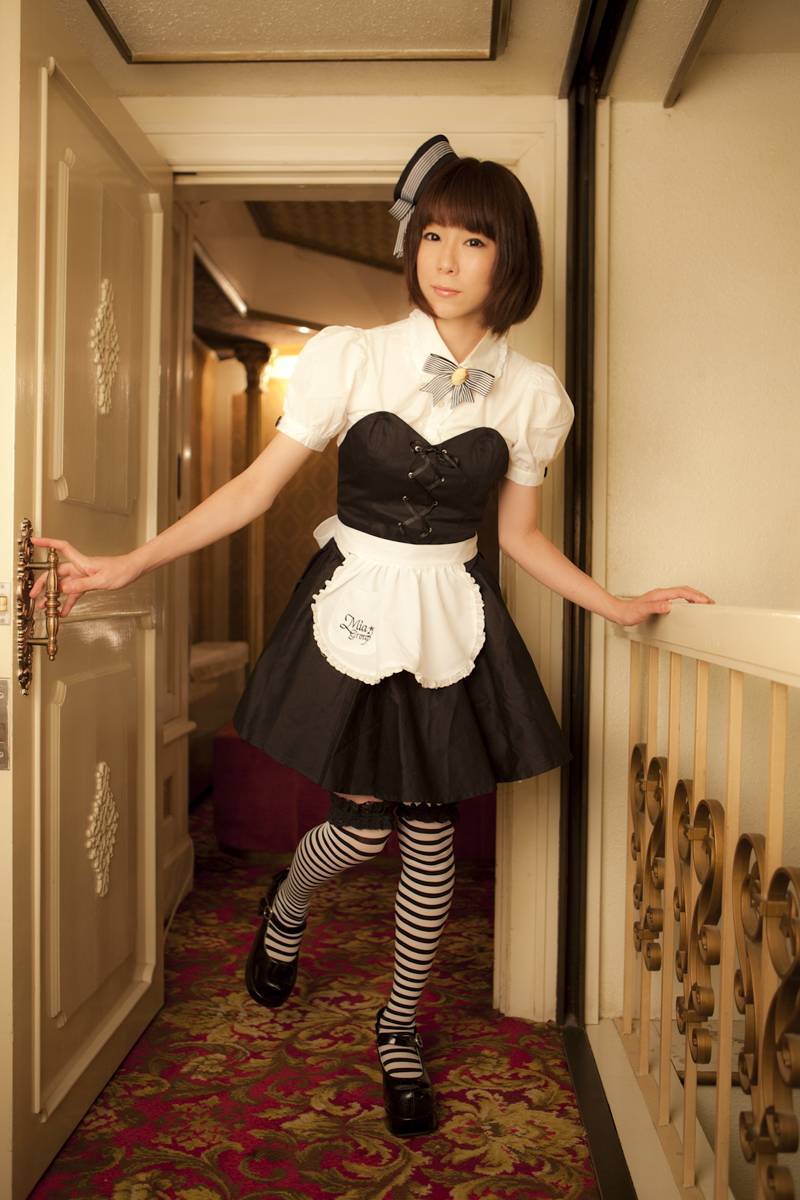 [Cosplay]  Sexy Maid with perfect ass and sexy lingerie