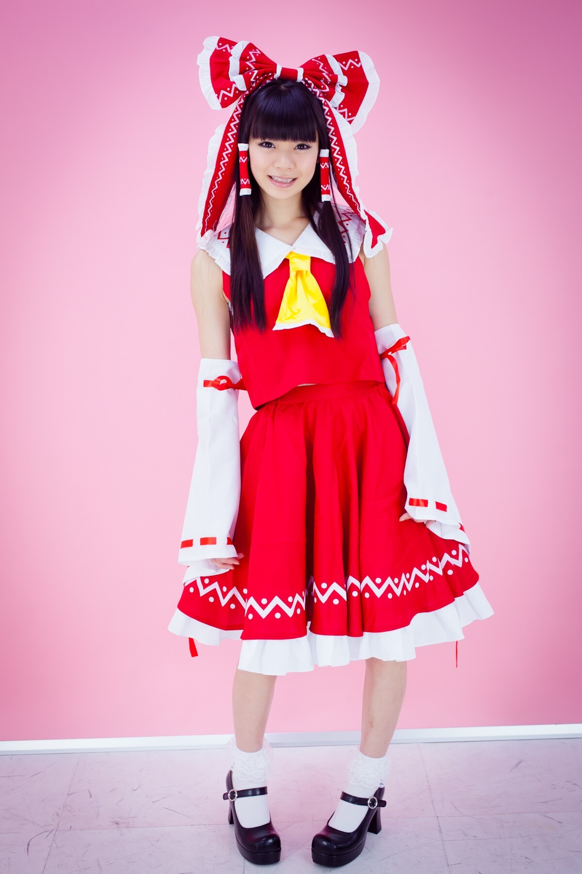 [Cosplay] Touhou Project - Reimu Hakurei with naughty face and great ass and tits