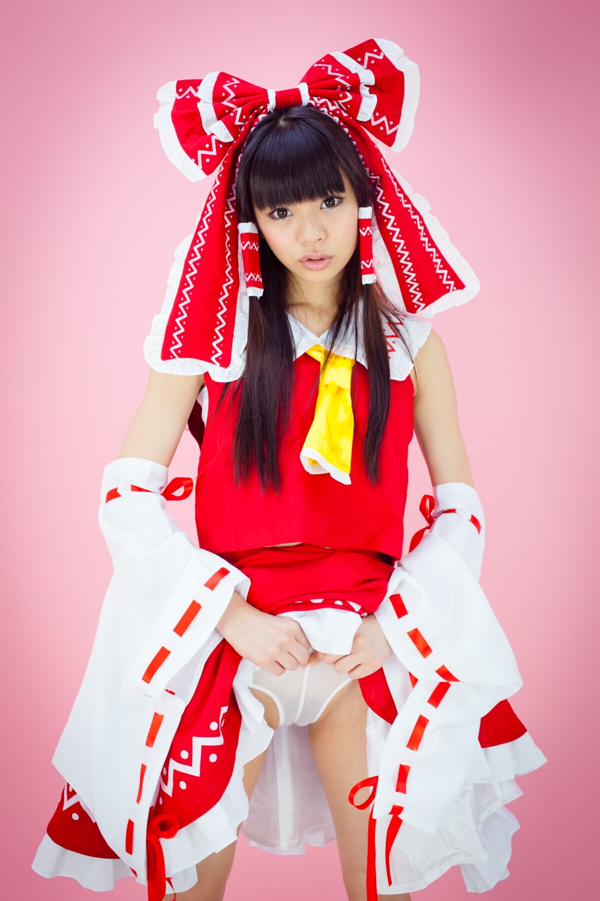 [Cosplay] Touhou Project - Reimu Hakurei with naughty face and great ass and tits