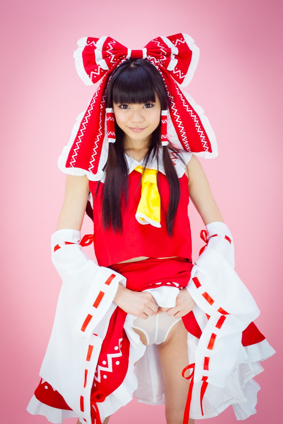 [Cosplay] Touhou Project - Reimu Hakurei with naughty face and great ass and tits