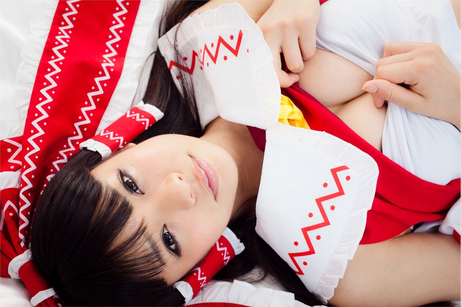 [Cosplay] Touhou Project - Reimu Hakurei with naughty face and great ass and tits