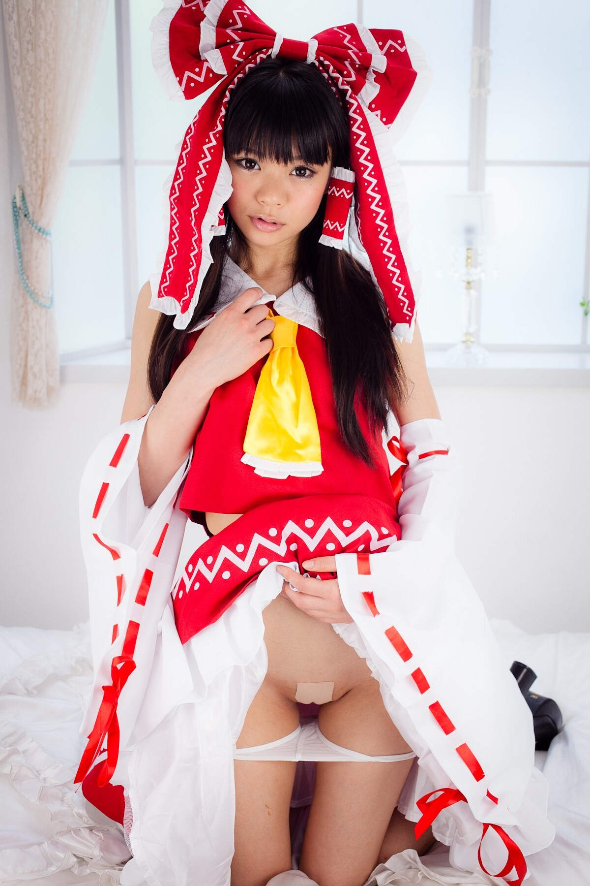 [Cosplay] Touhou Project - Reimu Hakurei with naughty face and great ass and tits