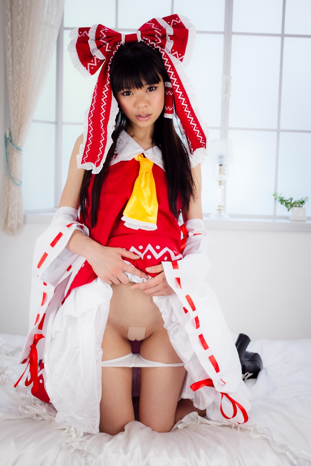 [Cosplay] Touhou Project - Reimu Hakurei with naughty face and great ass and tits