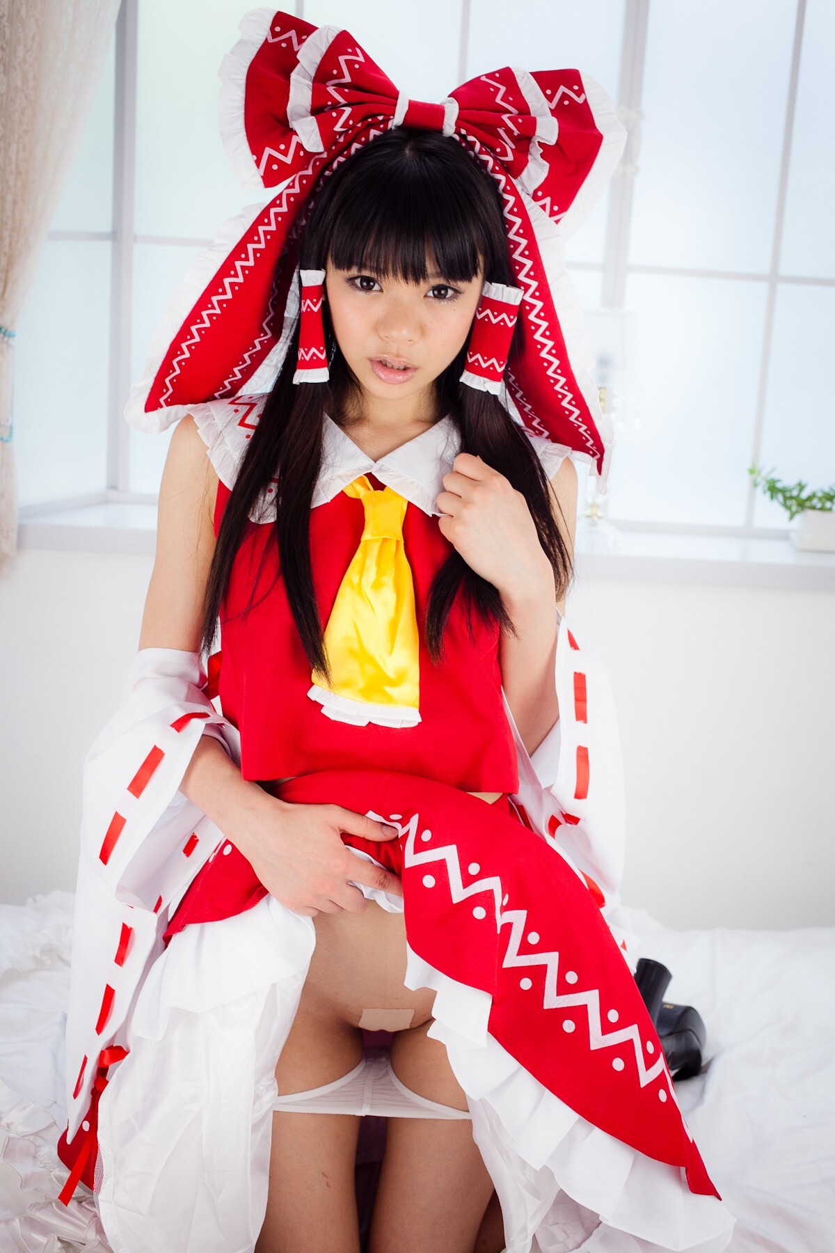 [Cosplay] Touhou Project - Reimu Hakurei with naughty face and great ass and tits