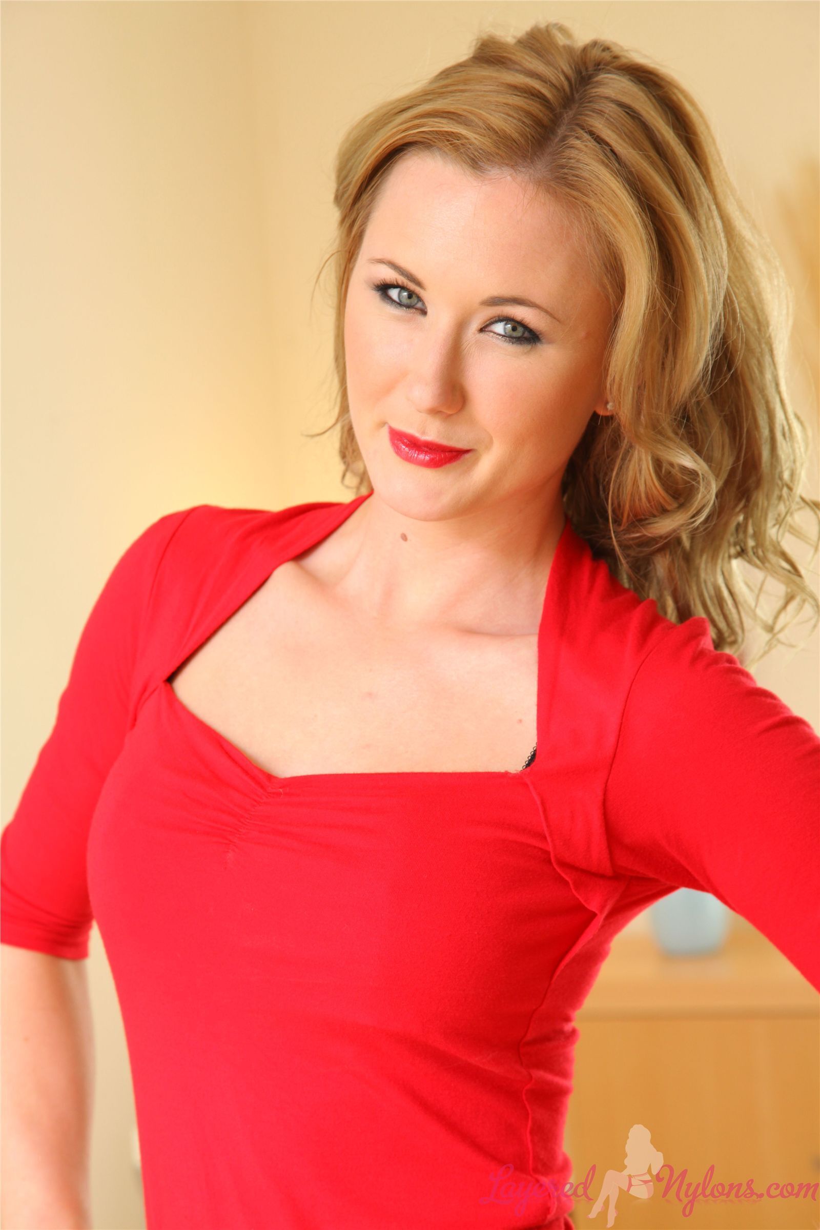 [Layered-Nylons]2011.12.17 Sam-T 欧美丝袜美女图片