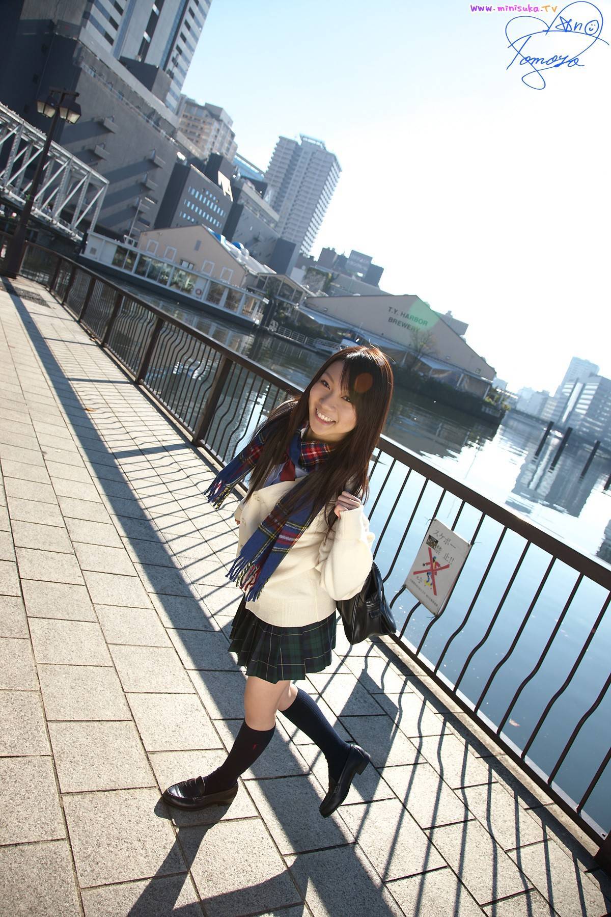 现役女子高生 Tomoyo Hoshino ほしの智世 (1) [Minisuka.tv]