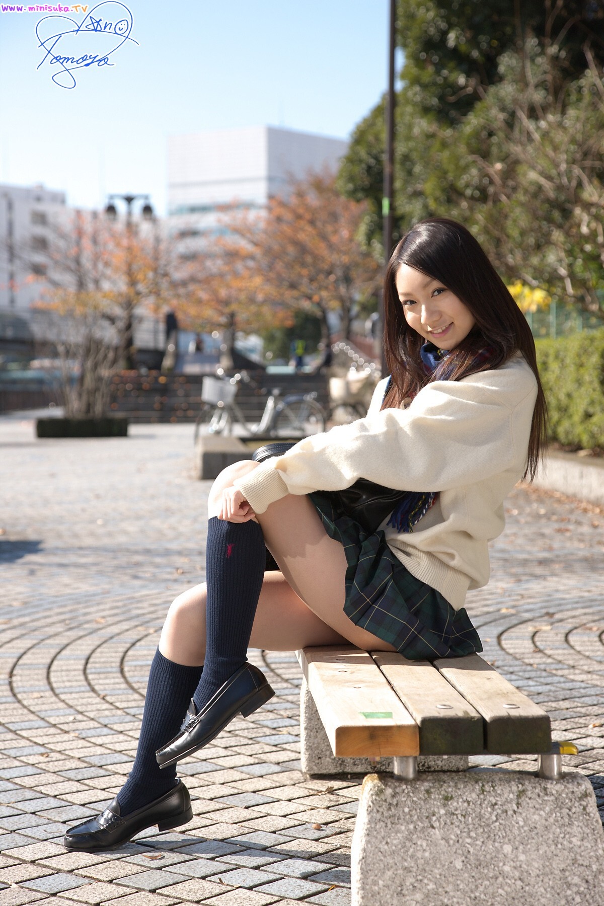 现役女子高生 Tomoyo Hoshino ほしの智世 (1) [Minisuka.tv]