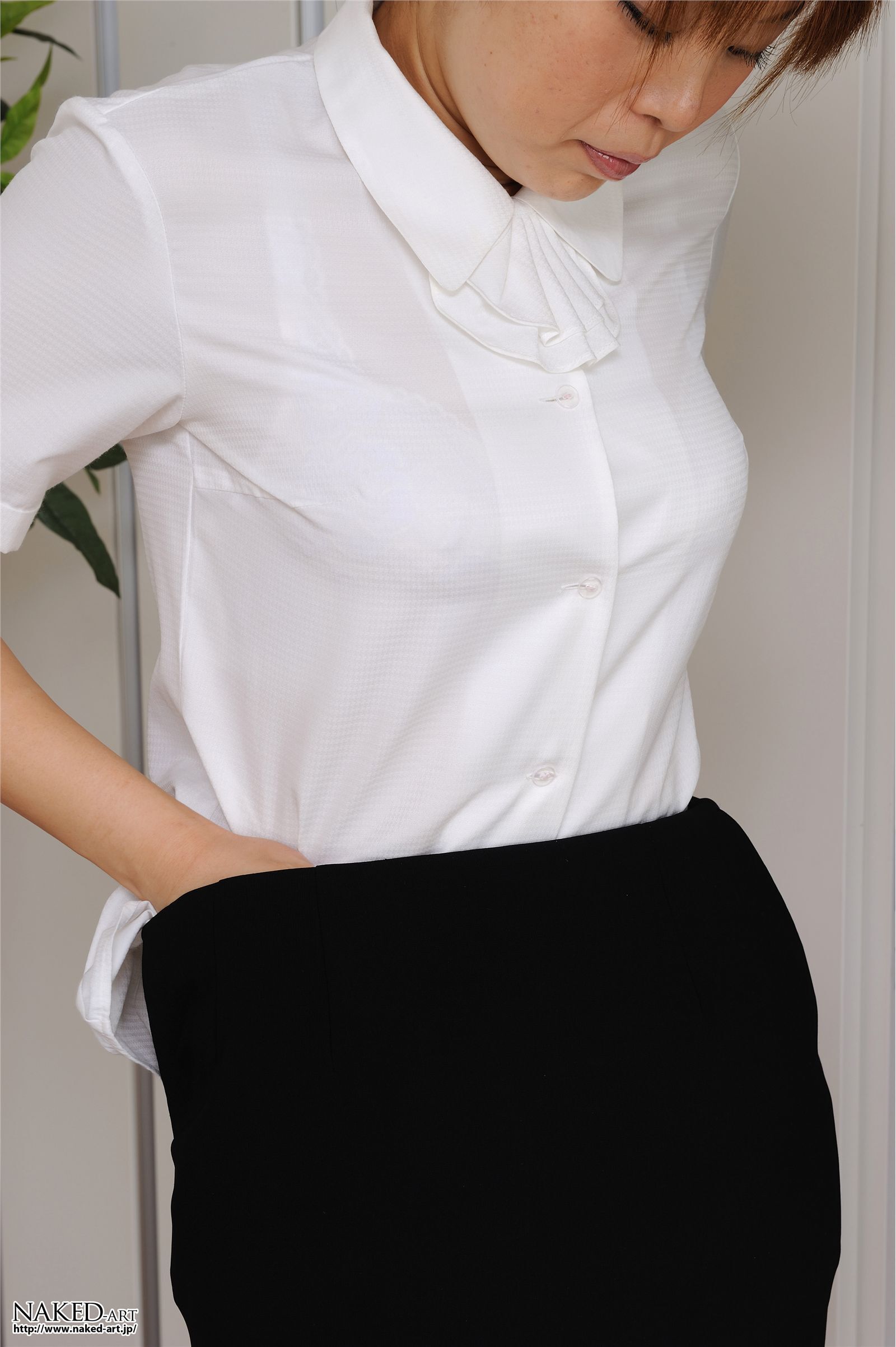 [NAKED-ART]  NO.00579 OL Locker Room 日本制服美女图片