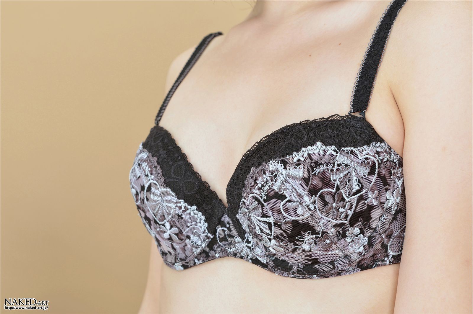 [NAKED-ART] 2013.06.12 NO.00654 OL裸体 花城ミク