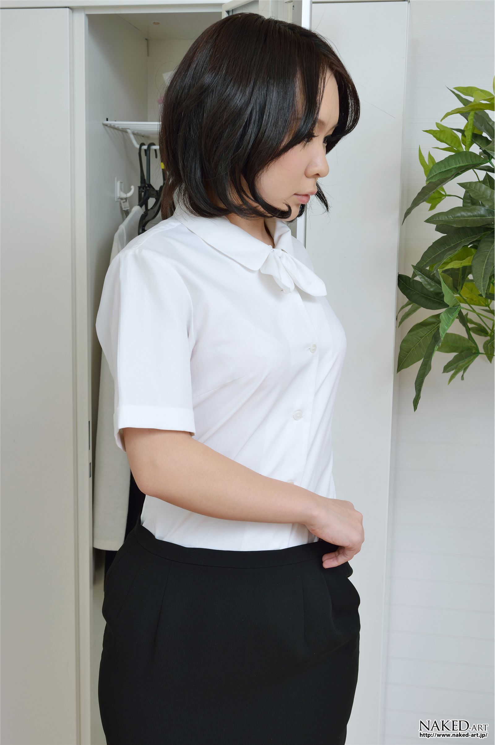 [NAKED-ART] 2013.06.14 NO.00659 OL 桐山凛果