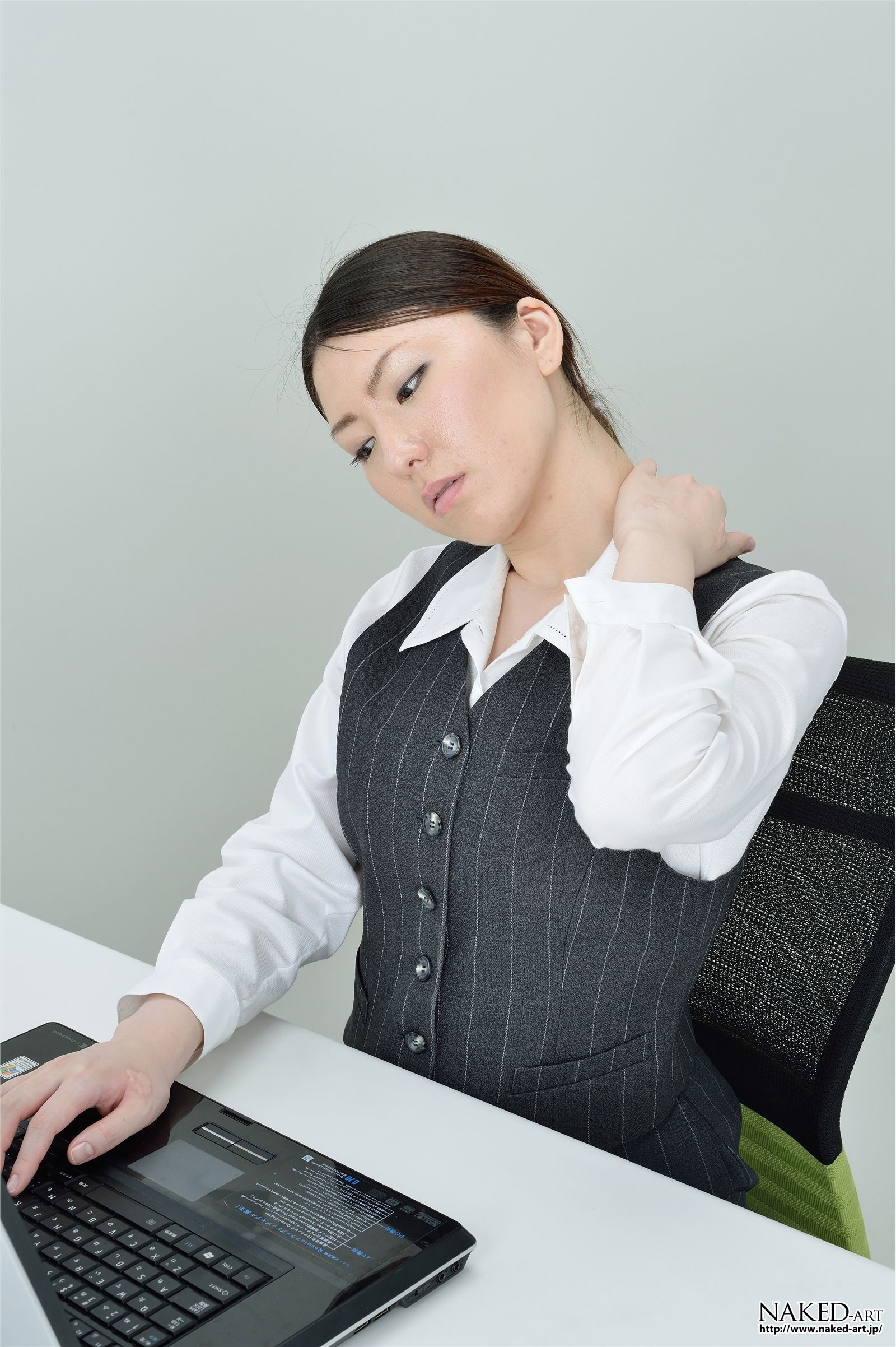 [NAKED-ART] 2013.07.03 NO.00668 OL 美山志穂