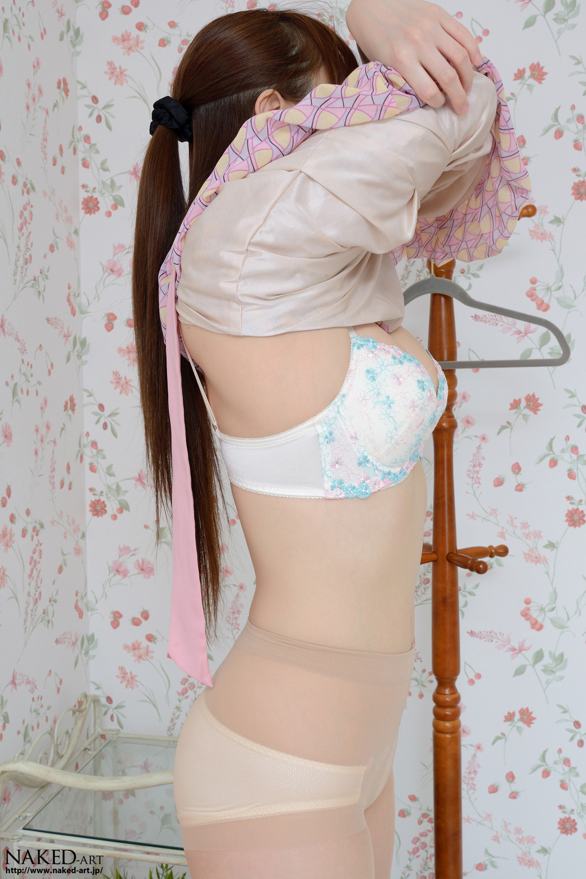 下著剧场 香月兰 日本av女优　[NAKED-ART] NO.00534