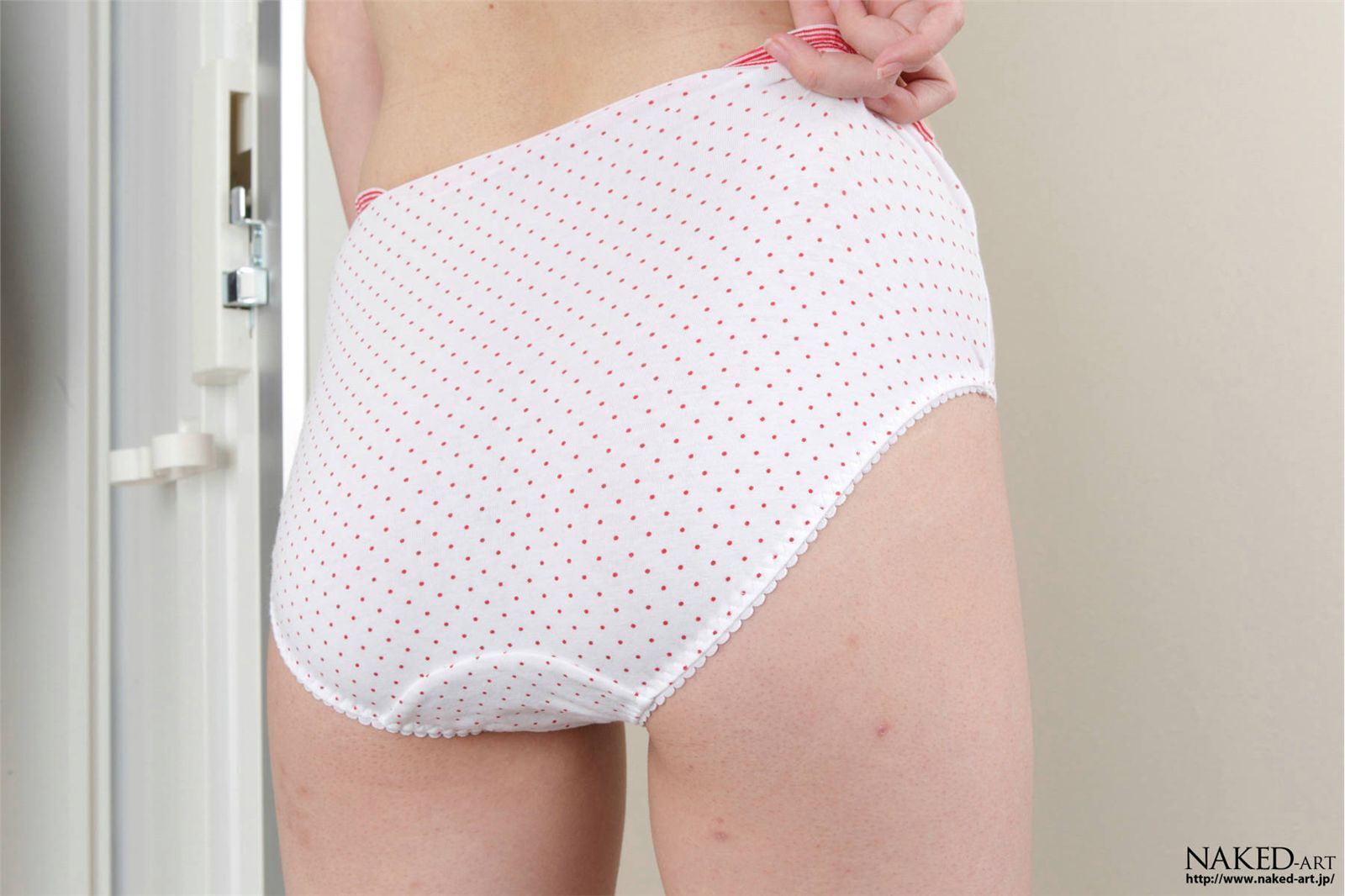 [NAKED-ART]NO.00499  [中島彩華] OL放尿 av女优丝袜美女