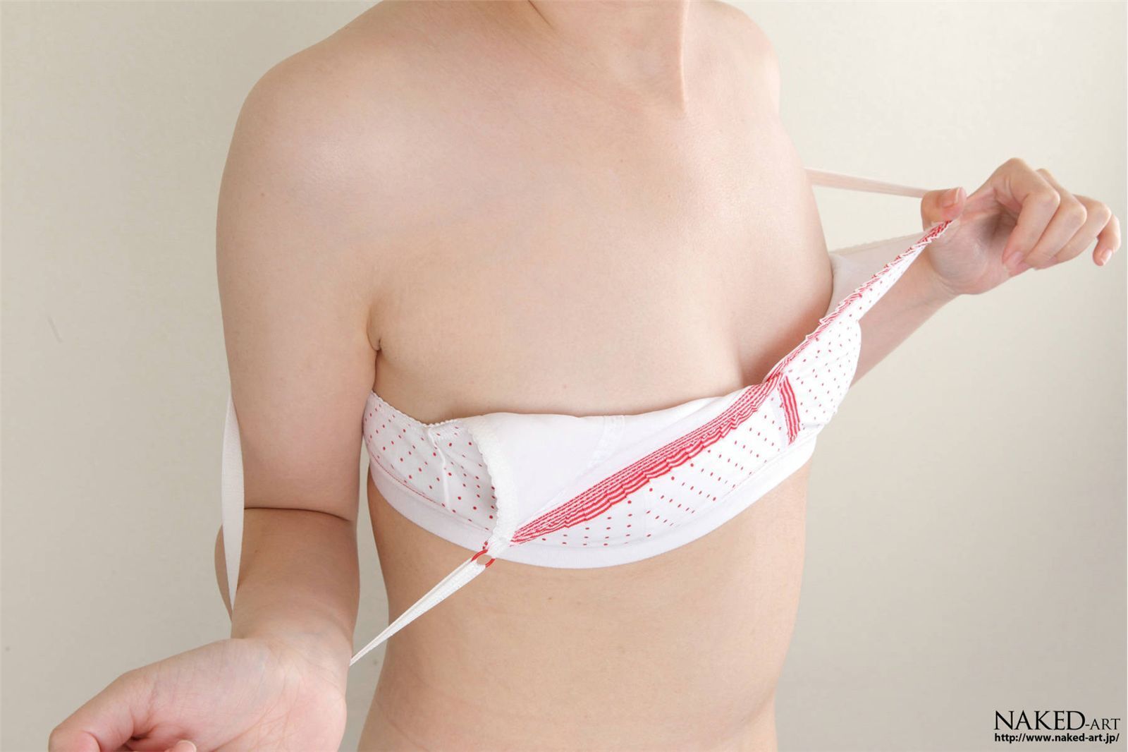 [NAKED-ART]NO.00499  [中島彩華] OL放尿 av女优丝袜美女