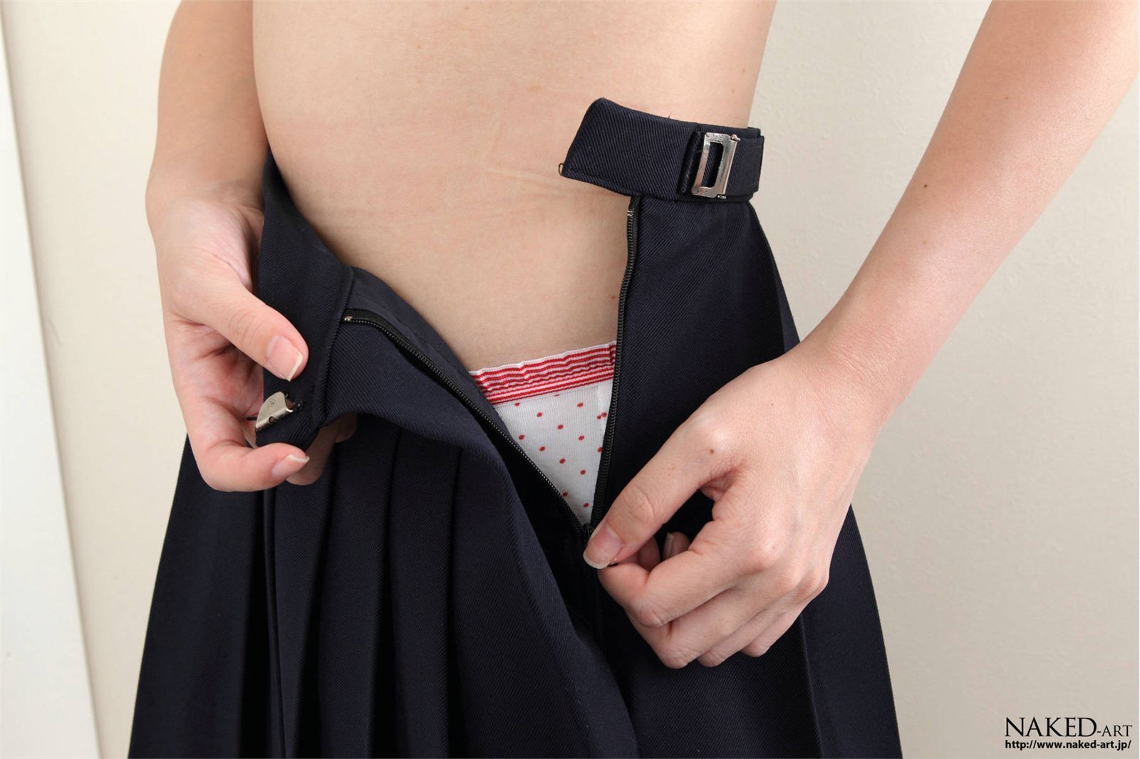 [NAKED-ART]NO.00499  [中島彩華] OL放尿 av女优丝袜美女