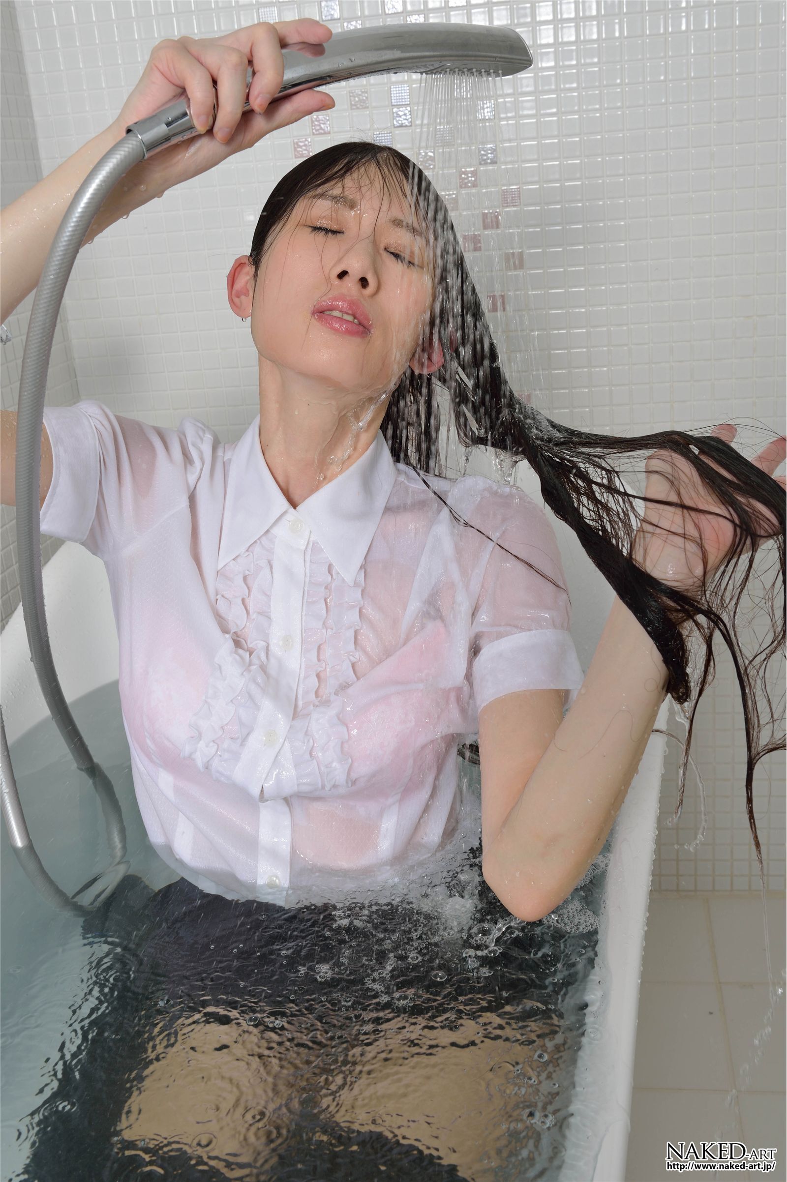 [NAKED-ART] 2012.12.05 NO.00617 OL洗髪 YUI  日本丝袜美女