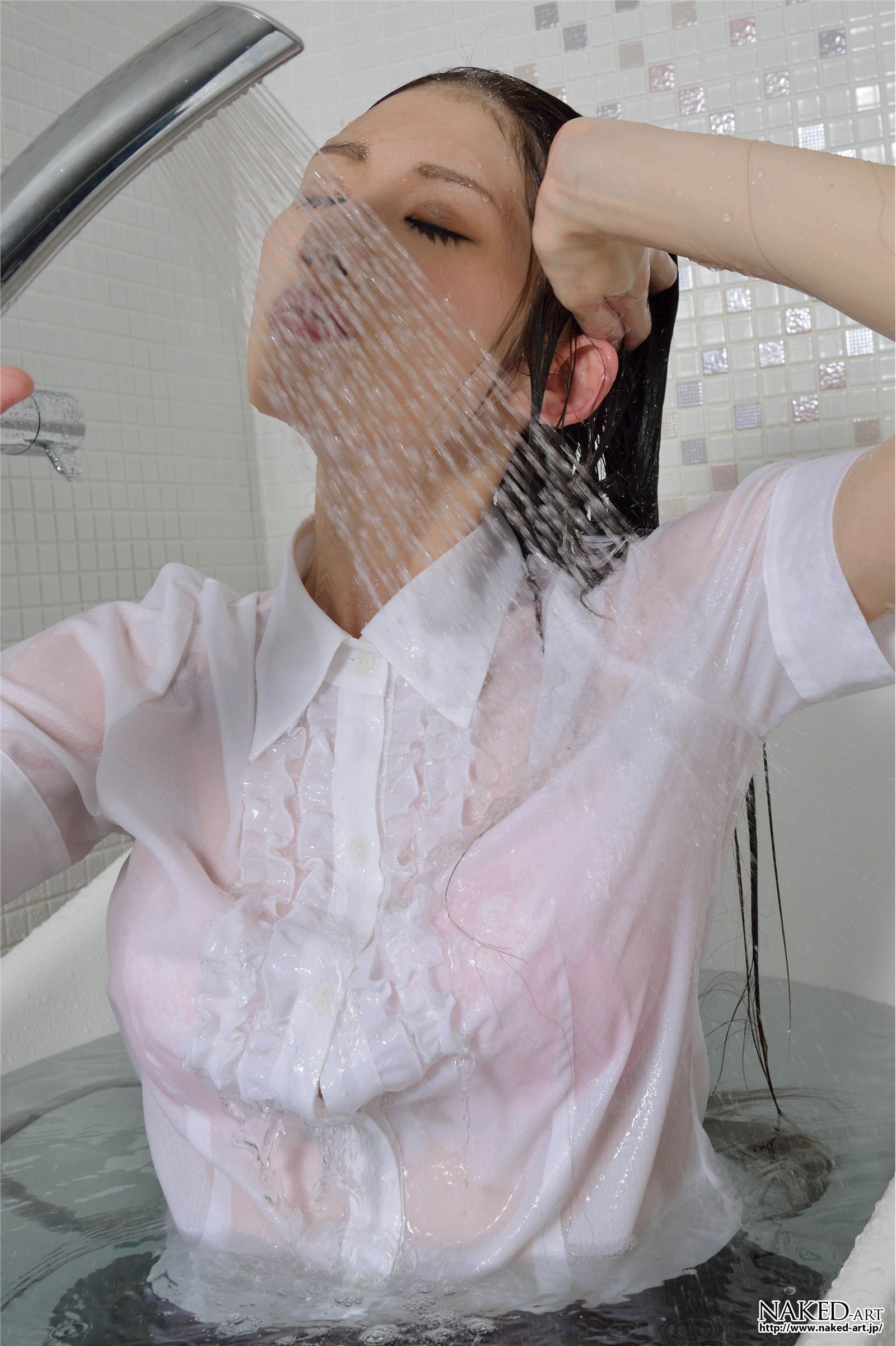 [NAKED-ART] 2012.12.05 NO.00617 OL洗髪 YUI  日本丝袜美女