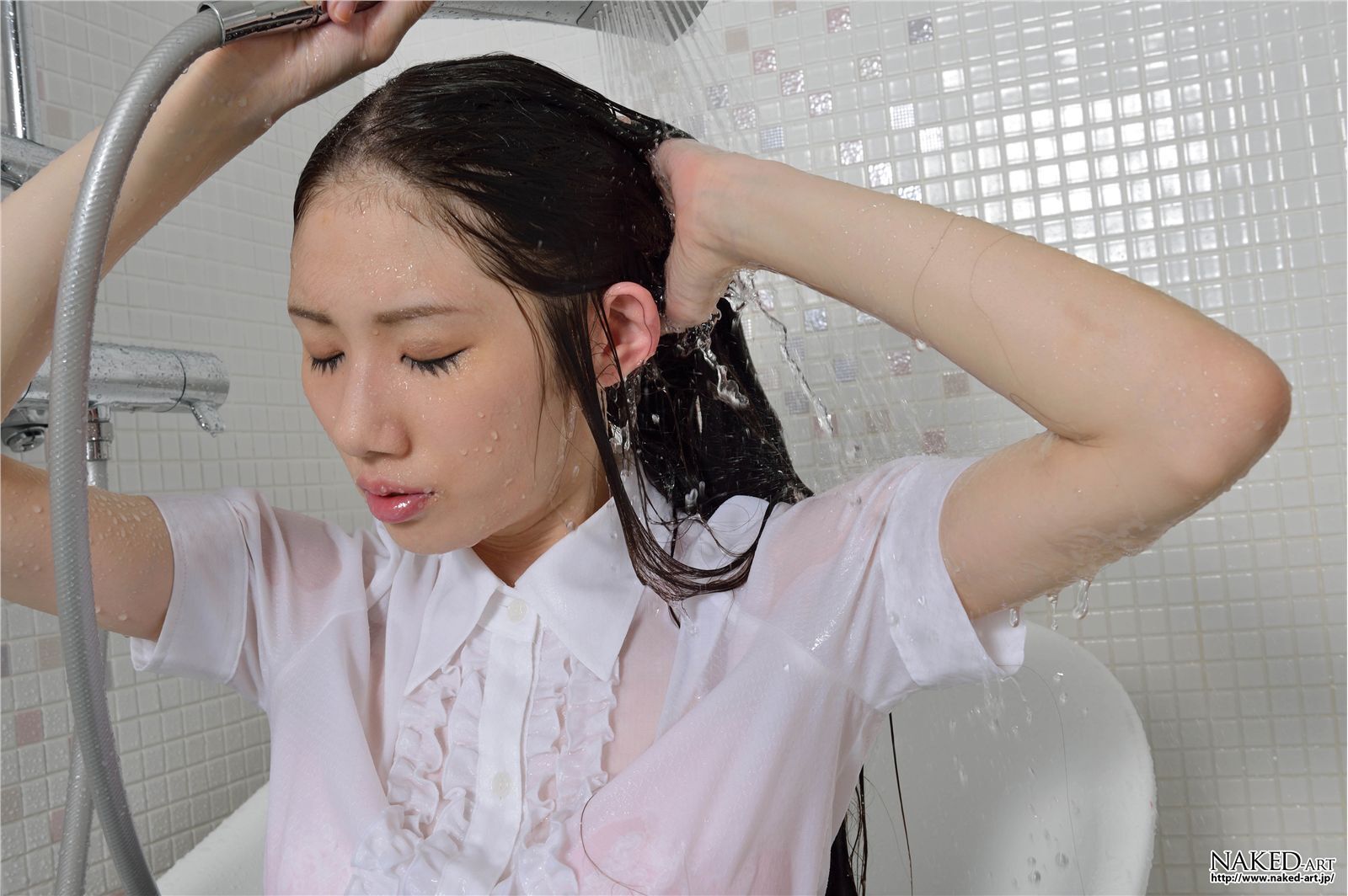 [NAKED-ART] 2012.12.05 NO.00617 OL洗髪 YUI  日本丝袜美女