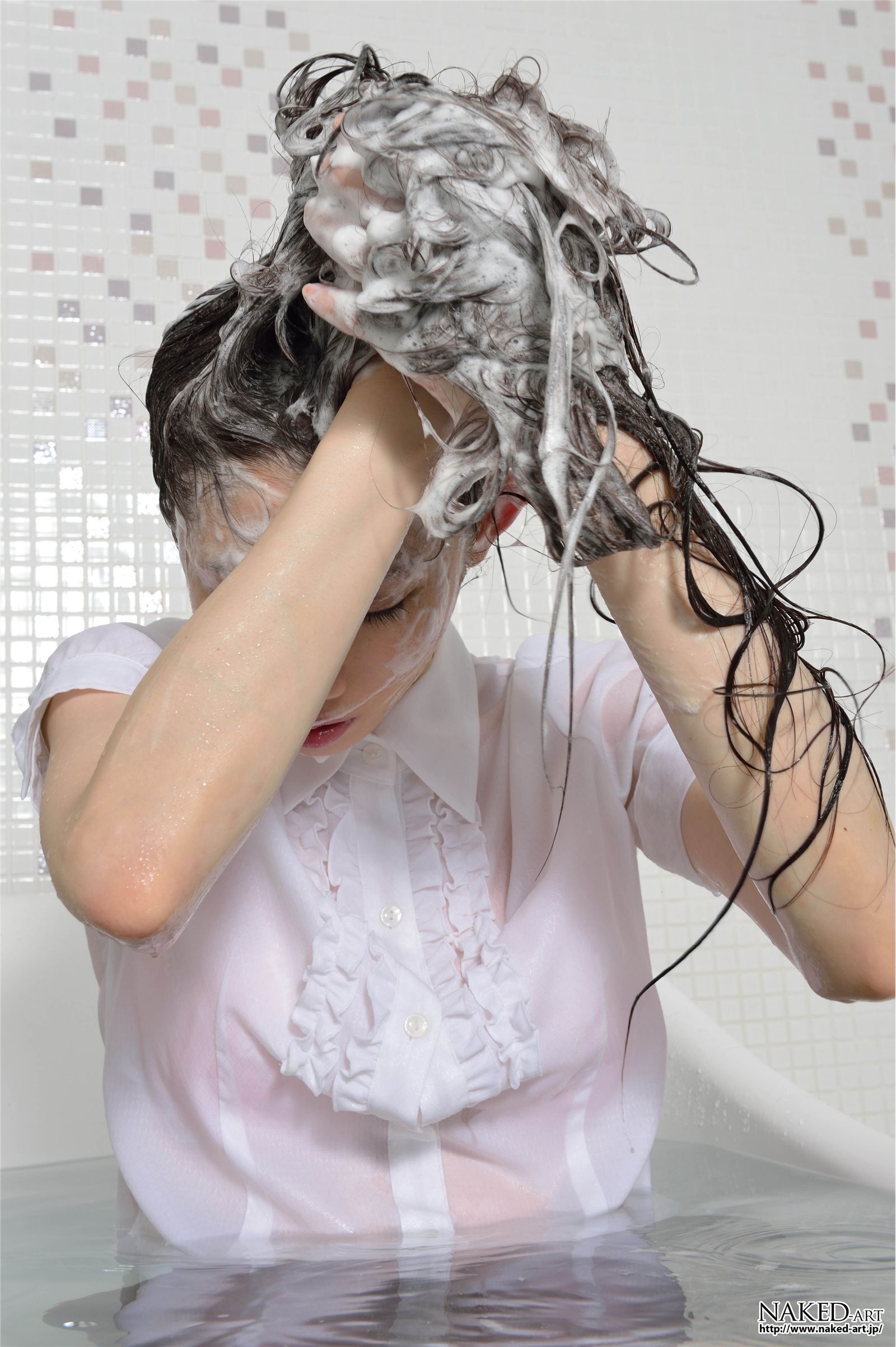 [NAKED-ART] 2012.12.05 NO.00617 OL洗髪 YUI  日本丝袜美女