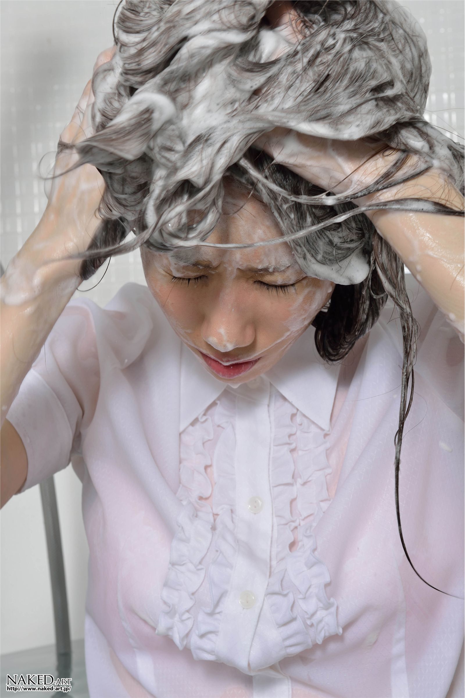 [NAKED-ART] 2012.12.05 NO.00617 OL洗髪 YUI  日本丝袜美女