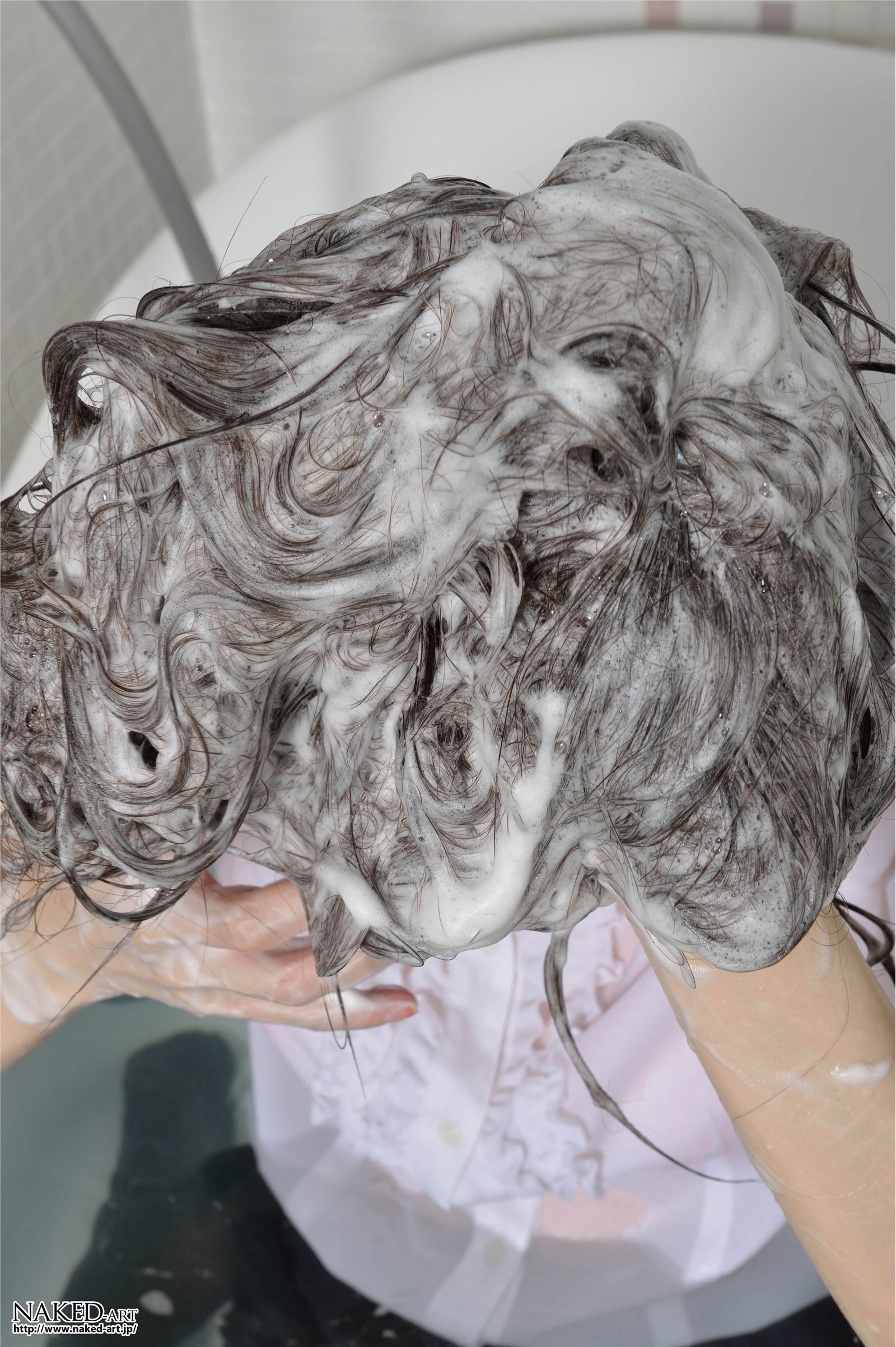 [NAKED-ART] 2012.12.05 NO.00617 OL洗髪 YUI  日本丝袜美女