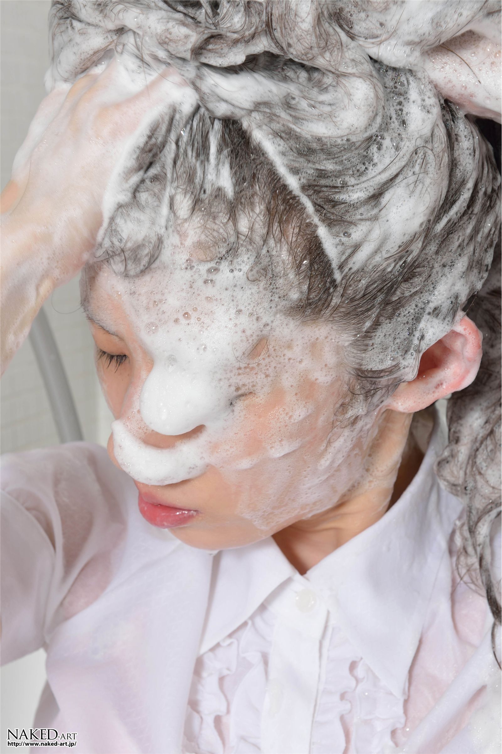 [NAKED-ART] 2012.12.05 NO.00617 OL洗髪 YUI  日本丝袜美女