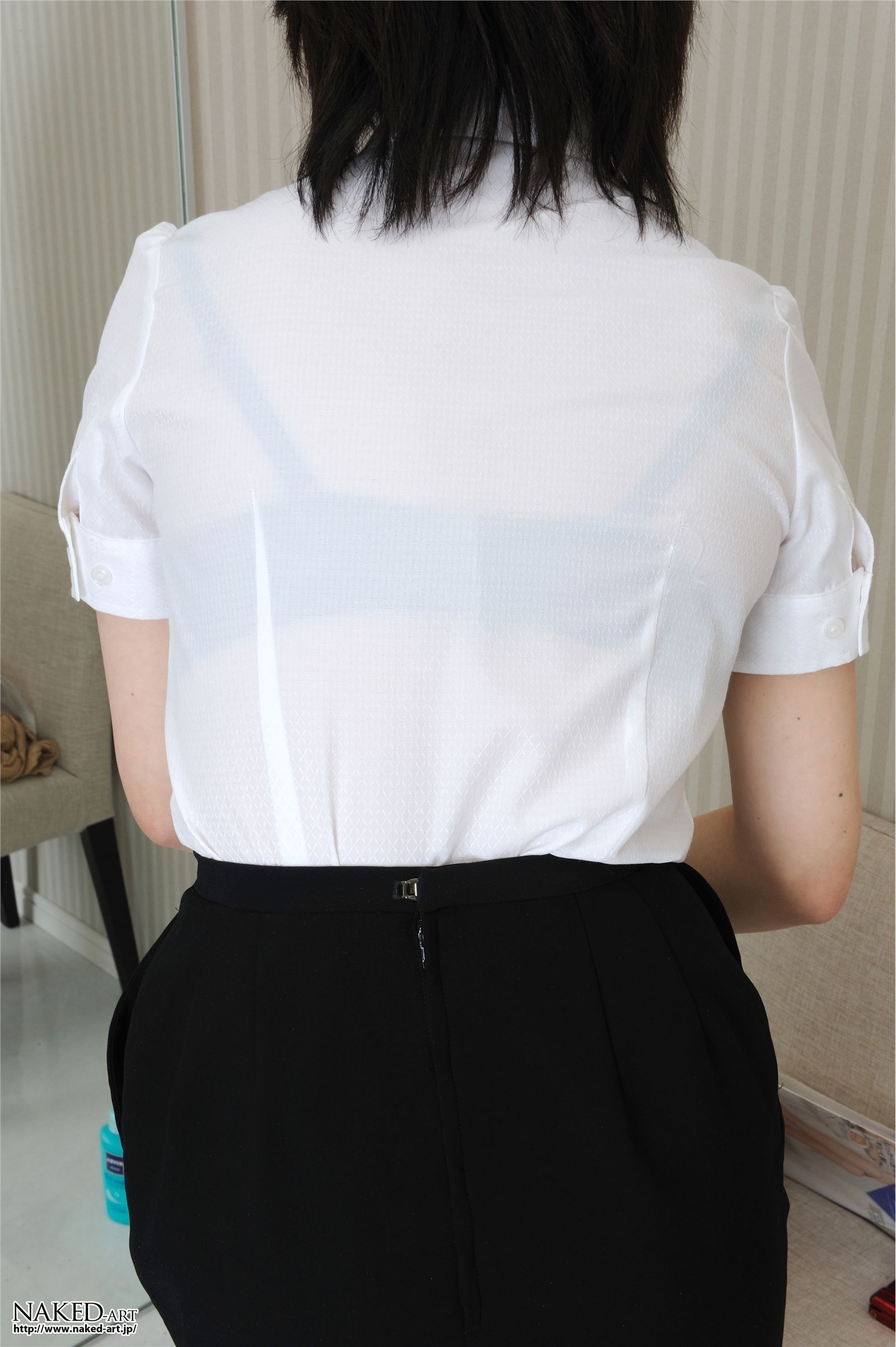 鹤瀬爱美[Naked-art] NO.00586 OL Pantyhose 日本制服美女脱丝袜