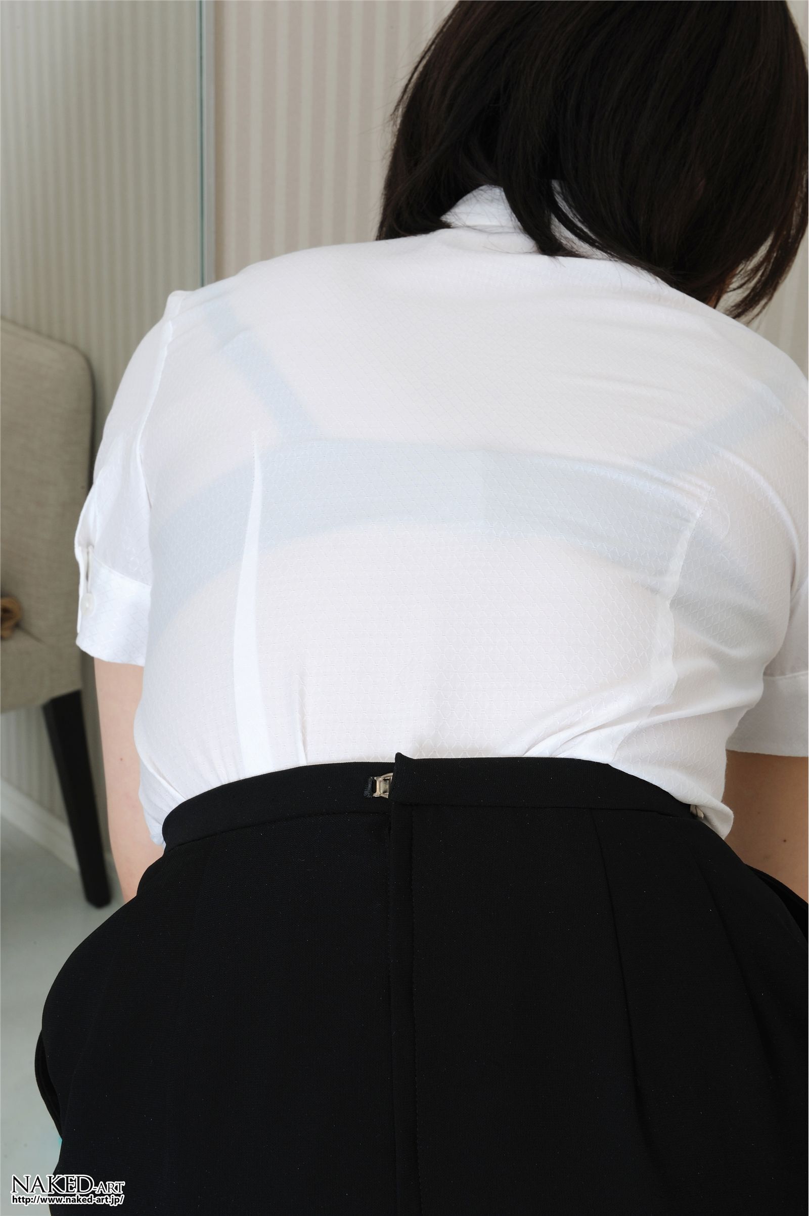 鹤瀬爱美[Naked-art] NO.00586 OL Pantyhose 日本制服美女脱丝袜