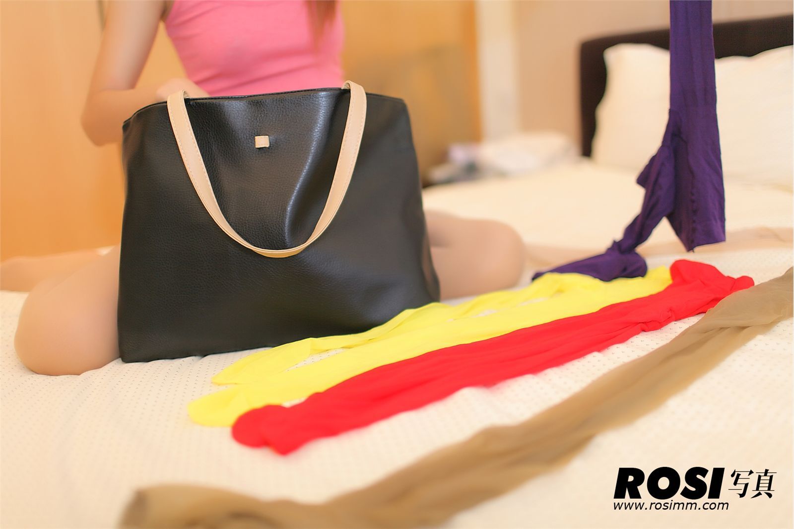 小雅-中秋特別篇 [ROSI寫真] 高清制服性感丝袜美女图片