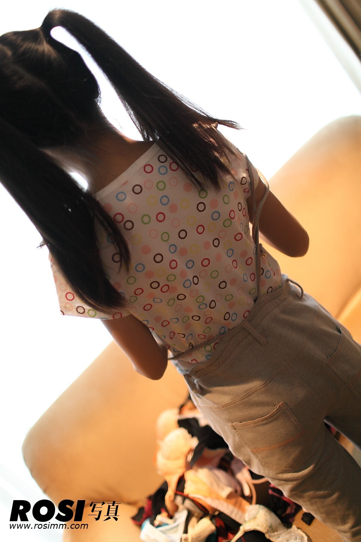 [ROSI] 20121111光棍特別篇 成都美女丝袜写真