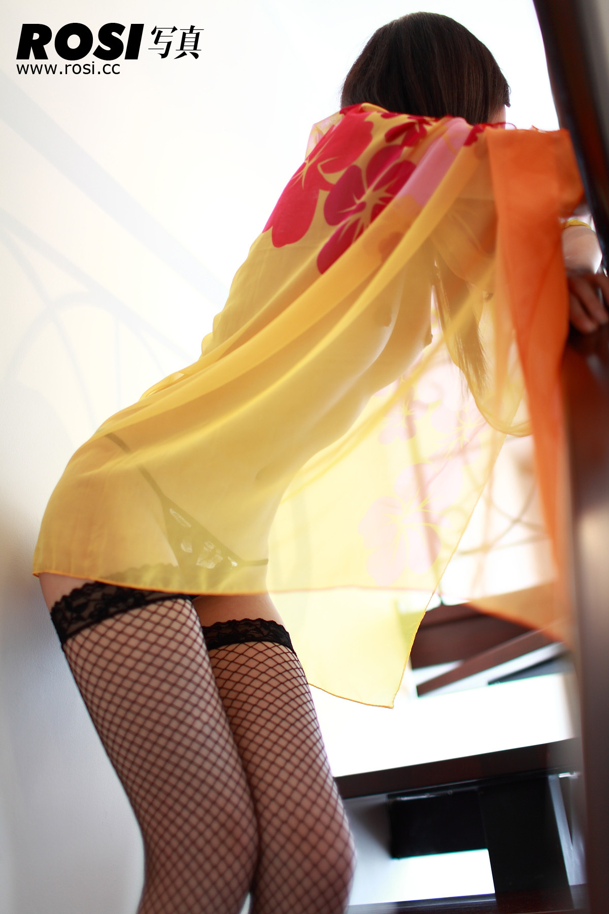 黑网丝袜 ROSI丝袜美女诱惑套图第二部 33P