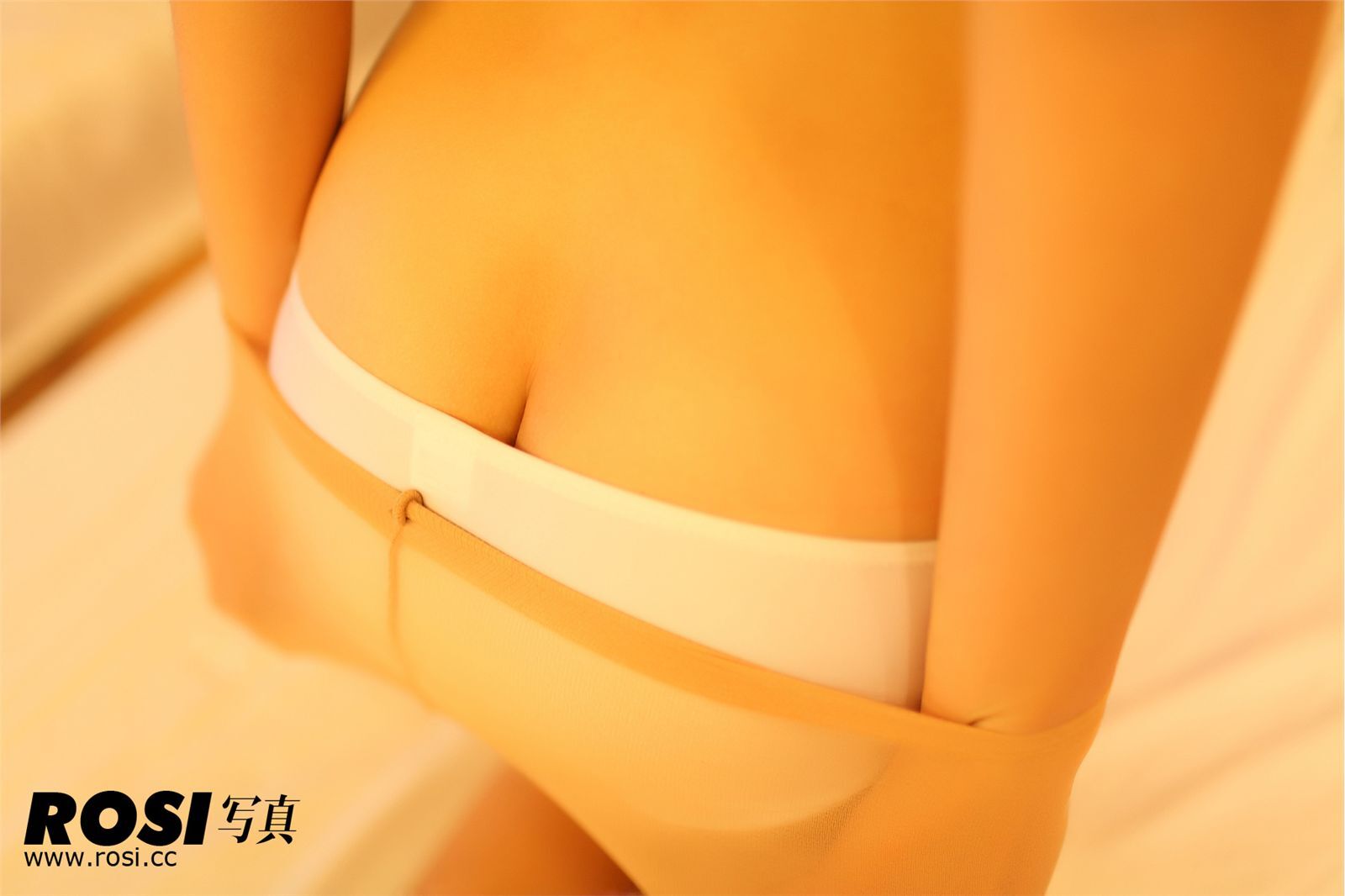 丝袜美臀 比丝宝还要诱惑 ROSI丝袜美女套图 NO.012