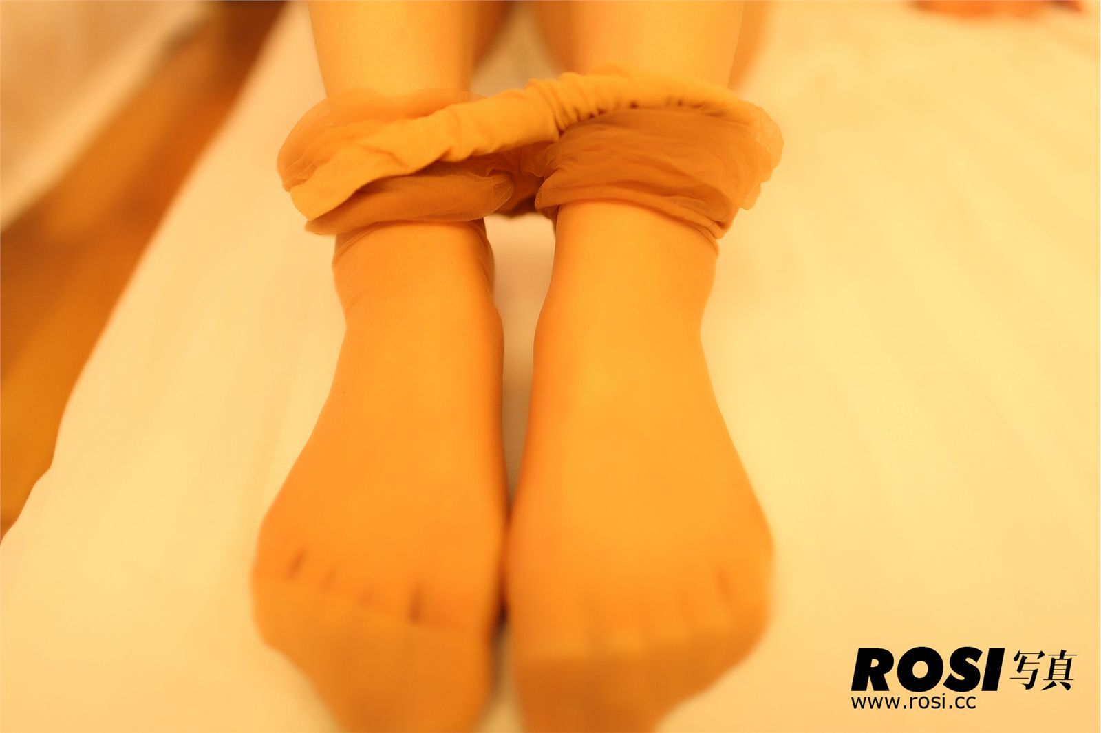 丝袜美臀 比丝宝还要诱惑 ROSI丝袜美女套图 NO.012