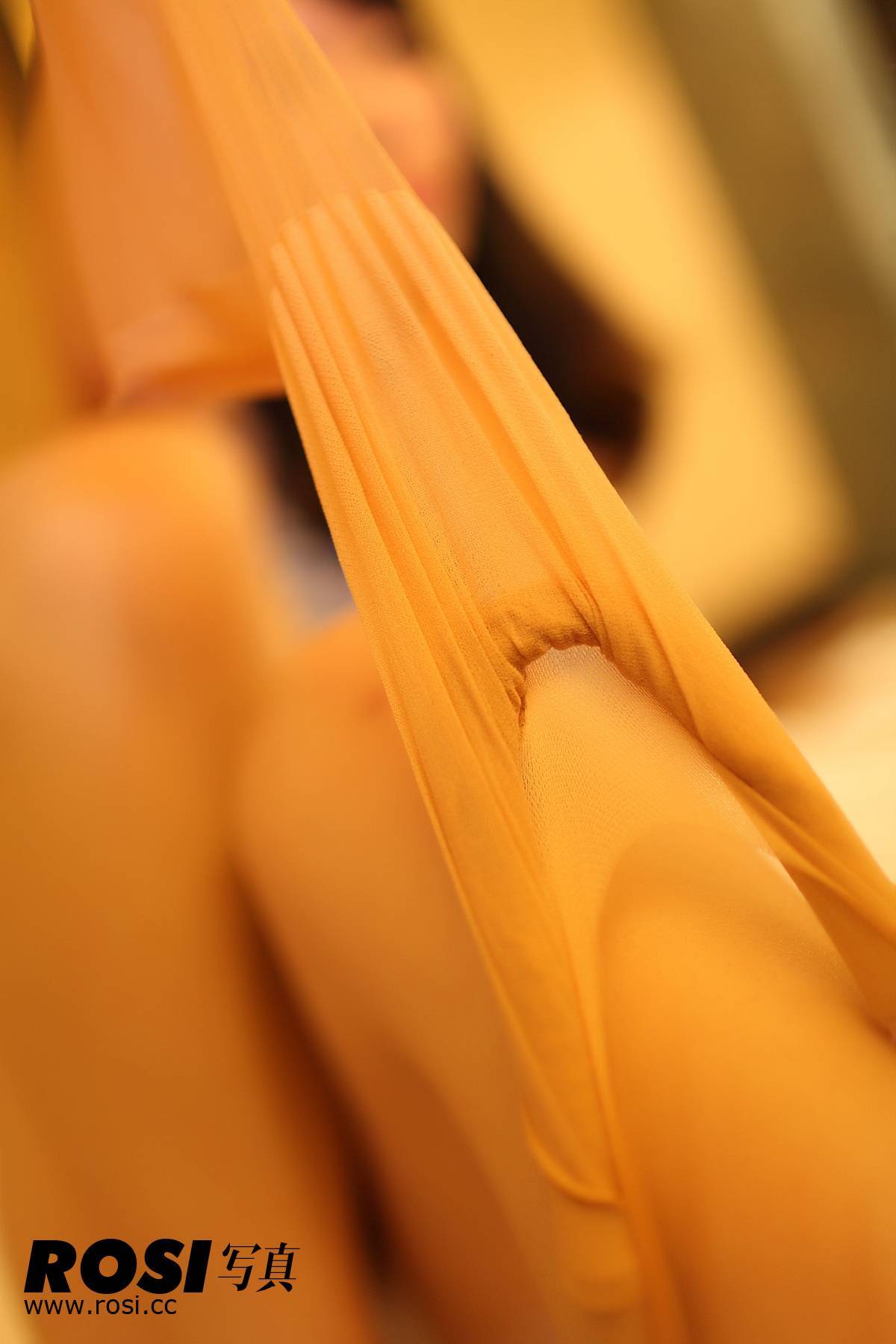 丝袜美臀 比丝宝还要诱惑 ROSI丝袜美女套图 NO.012