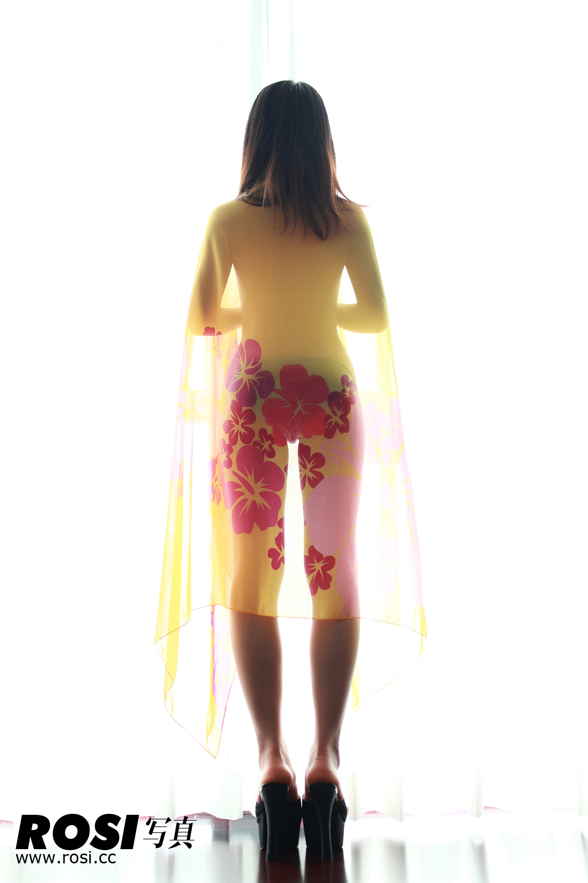 朦胧诱惑套图 ROSI丝袜美女套图 NO.015