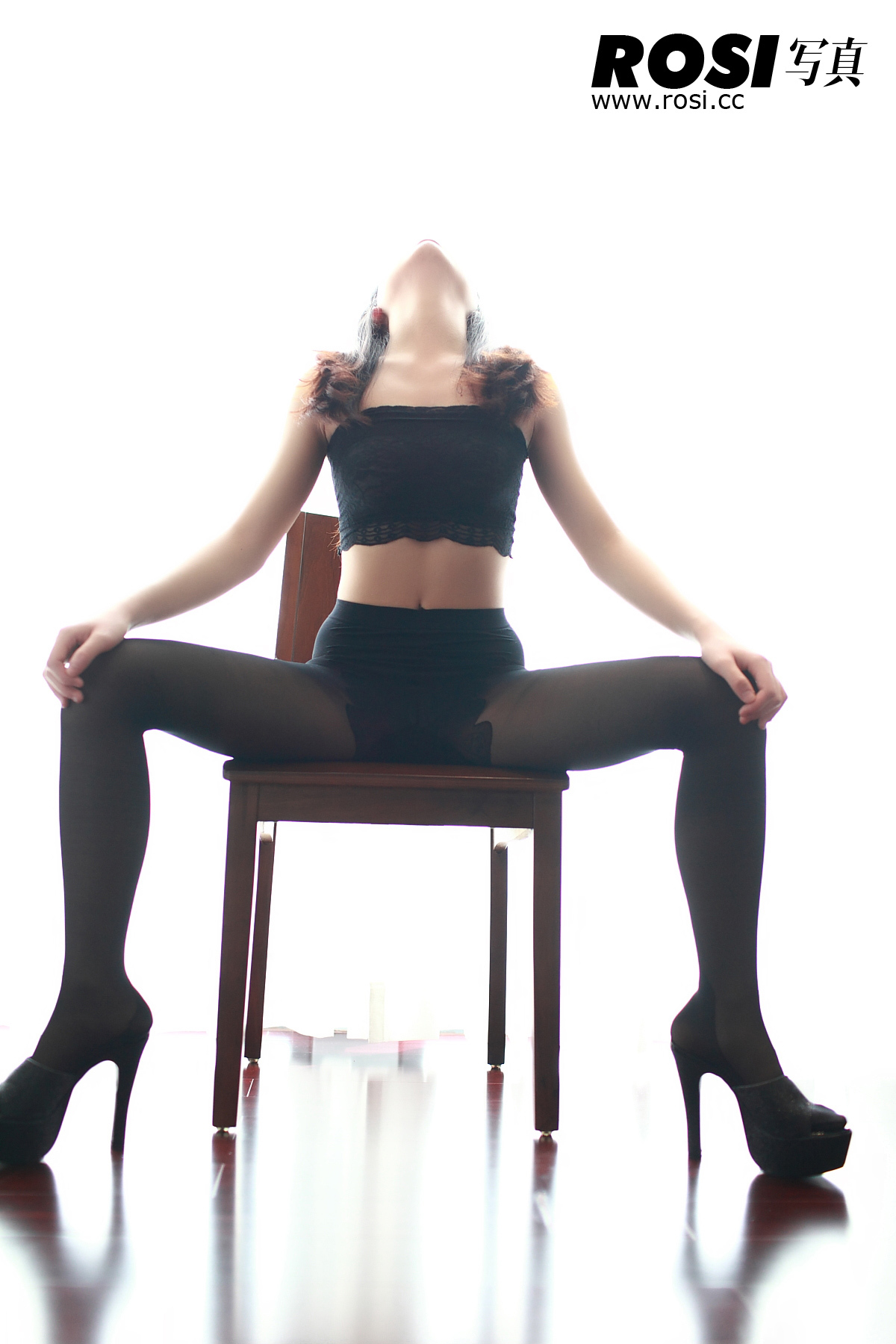 舞动袜裤 ROSI丝袜美女套图 NO.019