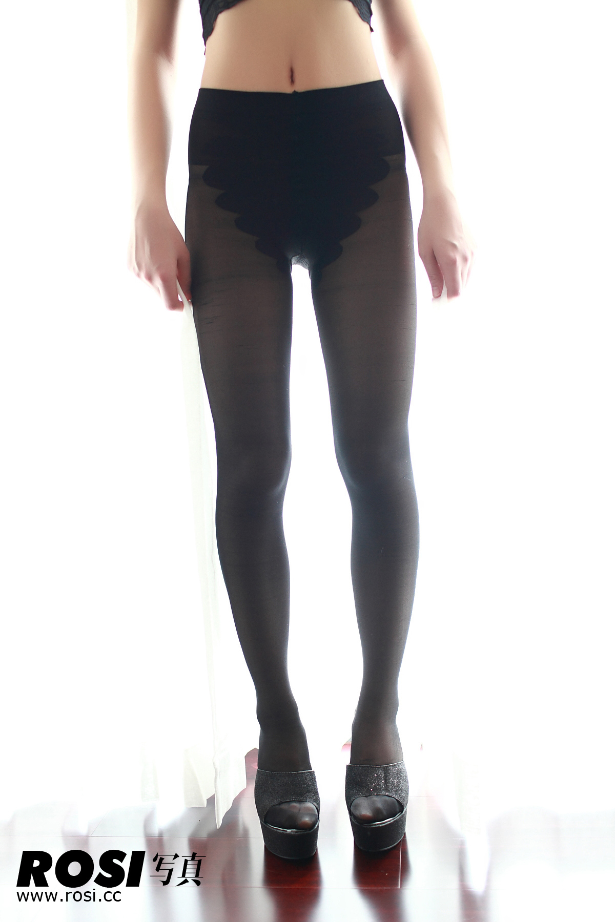 舞动袜裤 ROSI丝袜美女套图 NO.019