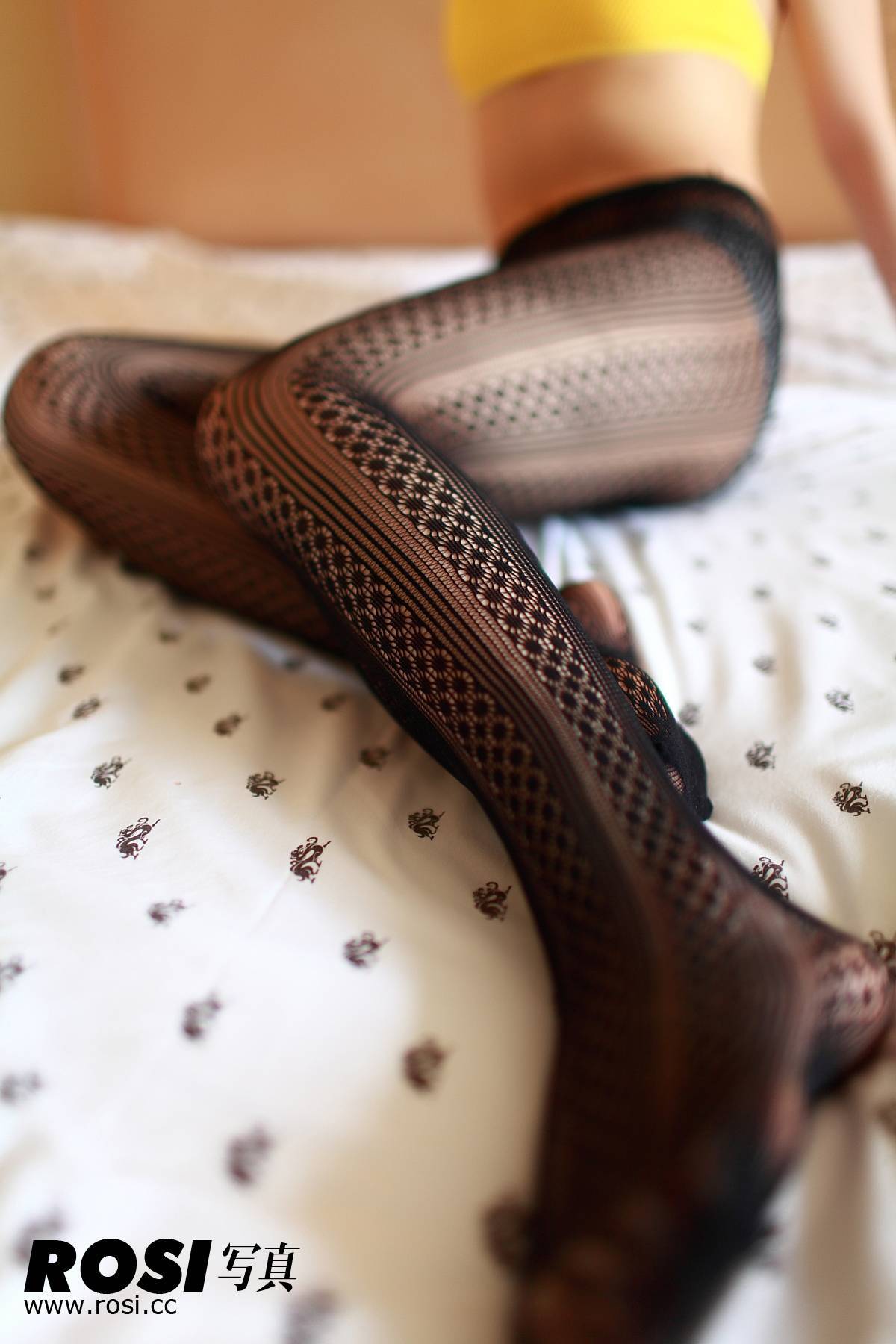 慢脱丝袜美女 NO.036-ROSI美女写真套图