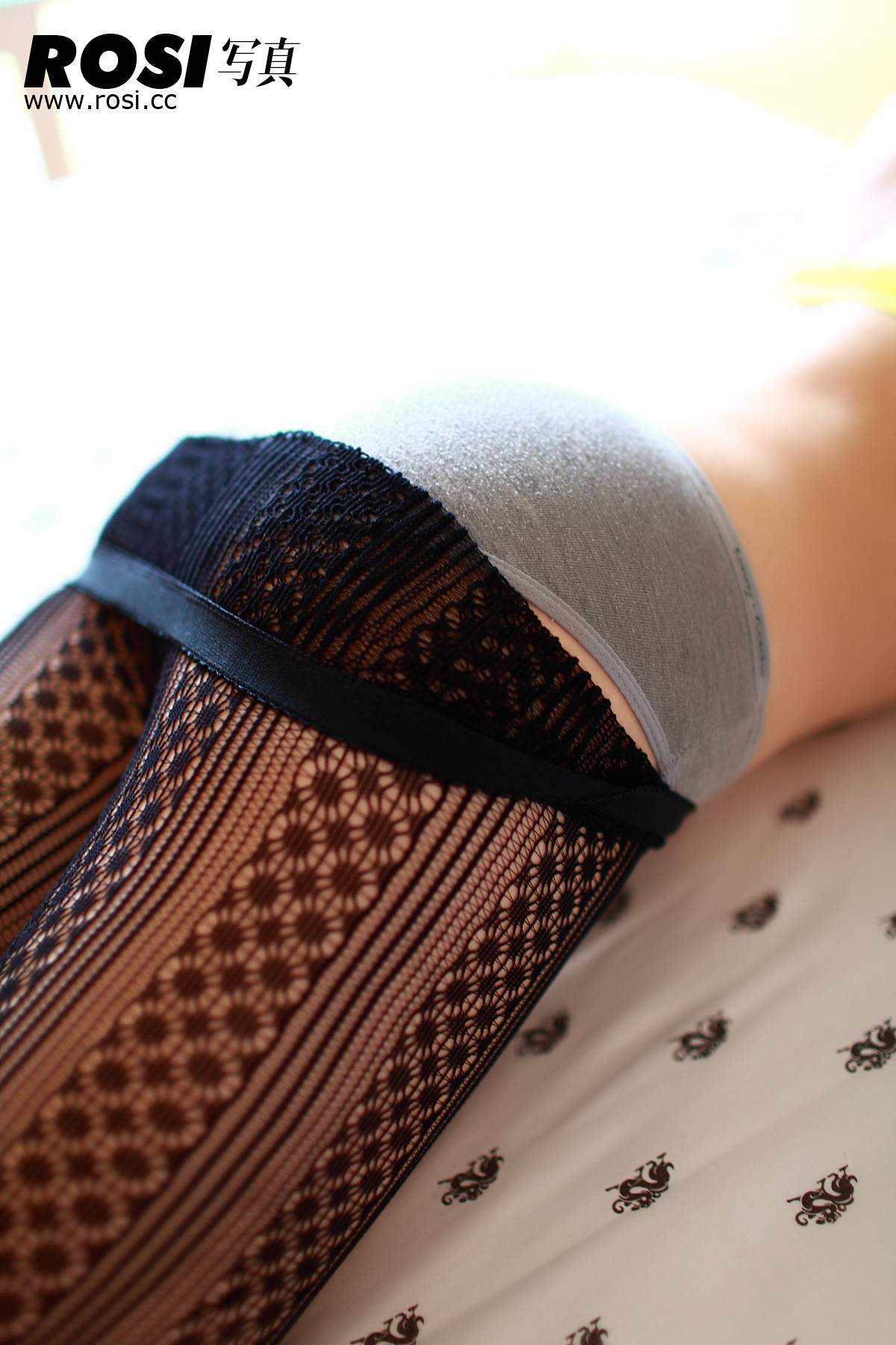 慢脱丝袜美女 NO.036-ROSI美女写真套图