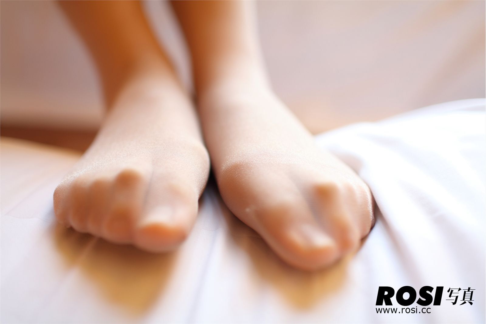 NO.086-ROSI.CC白色透明丝袜写真套图