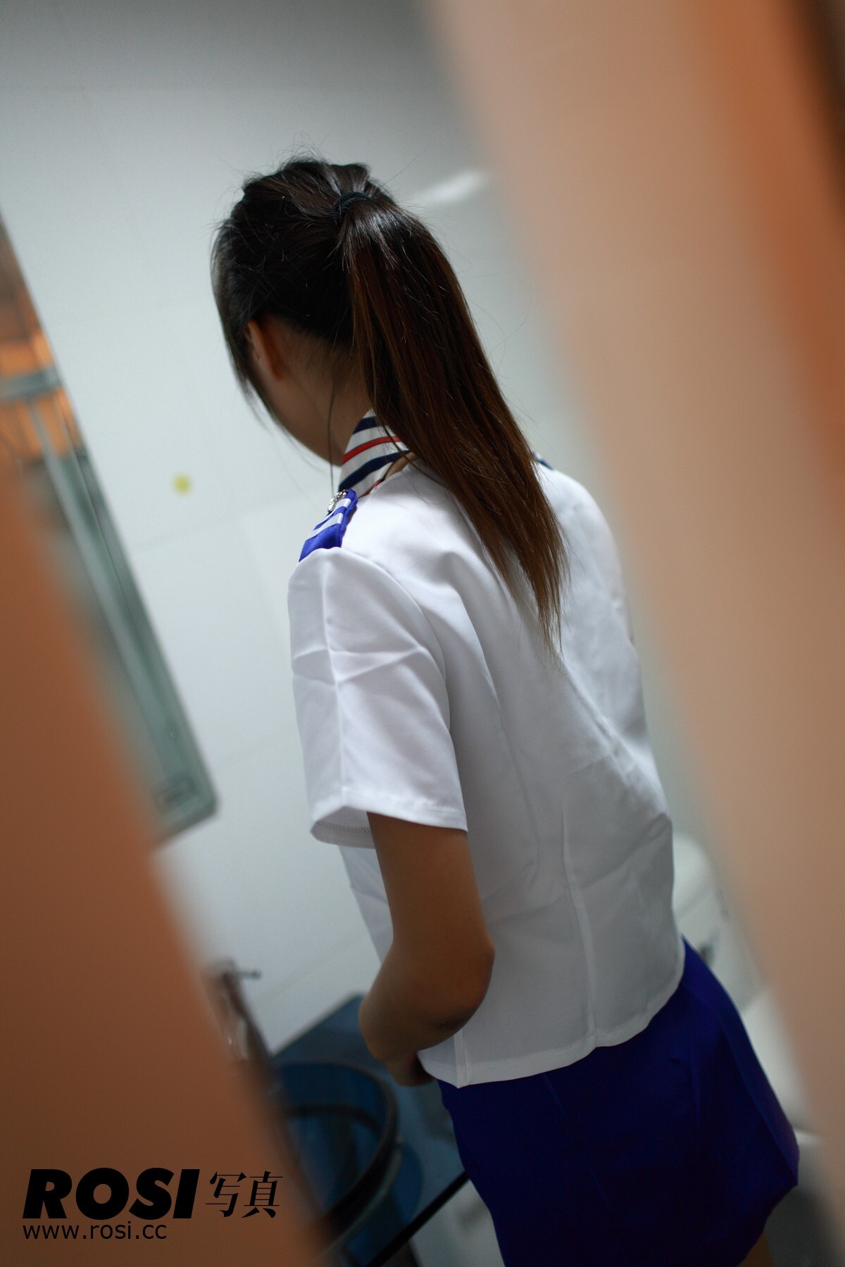 丝袜更衣间偷拍写真手法 [ROSI写真集]NO.096
