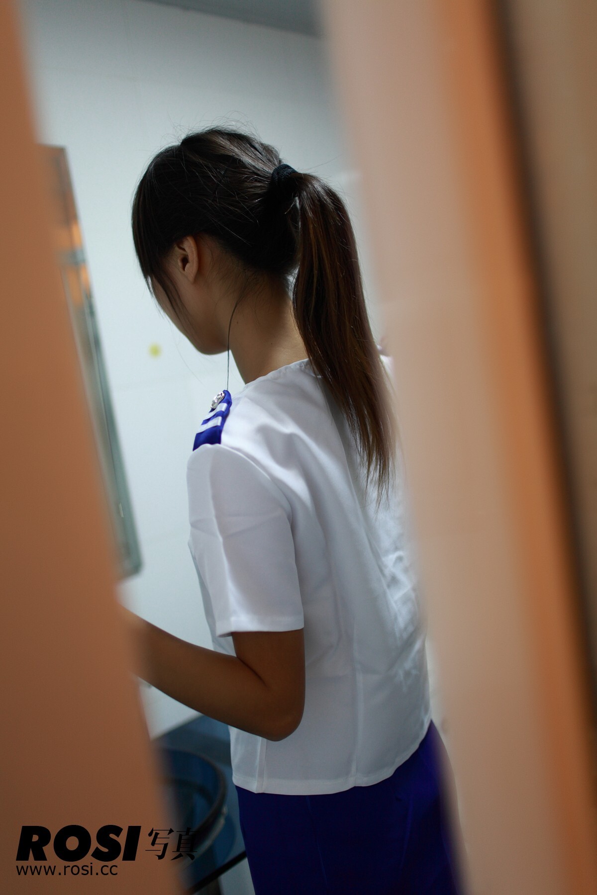 丝袜更衣间偷拍写真手法 [ROSI写真集]NO.096