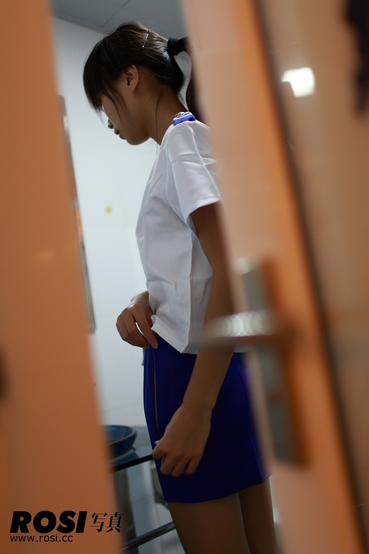 丝袜更衣间偷拍写真手法 [ROSI写真集]NO.096